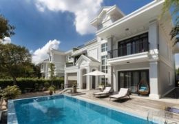 Selling or renting a detached villa in Chateau 4 Phu My Hung, District 7 with 5 floors with a swimming pool – 580m2