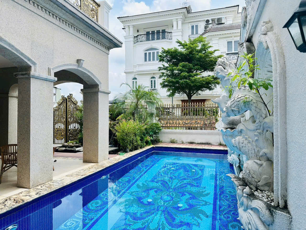 Bán biệt thự đơn lập Cityland Quận 7 căn góc có 6 phòng ngủ, thang máy, hồ bơi – 391.1m2