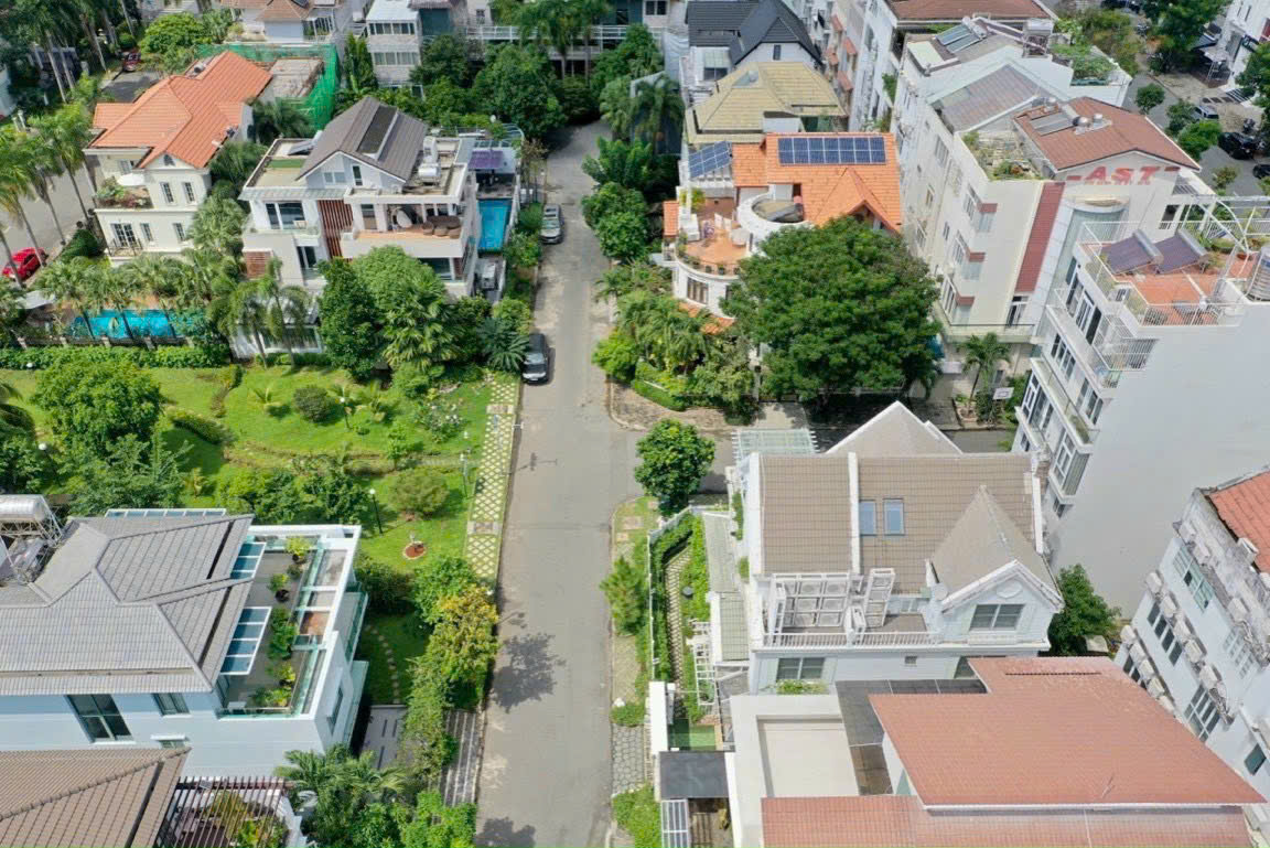 Detached villa for sale in Nam Thien Phu My Hung, District 7 with a rough house built on 2 floors near many parks 4