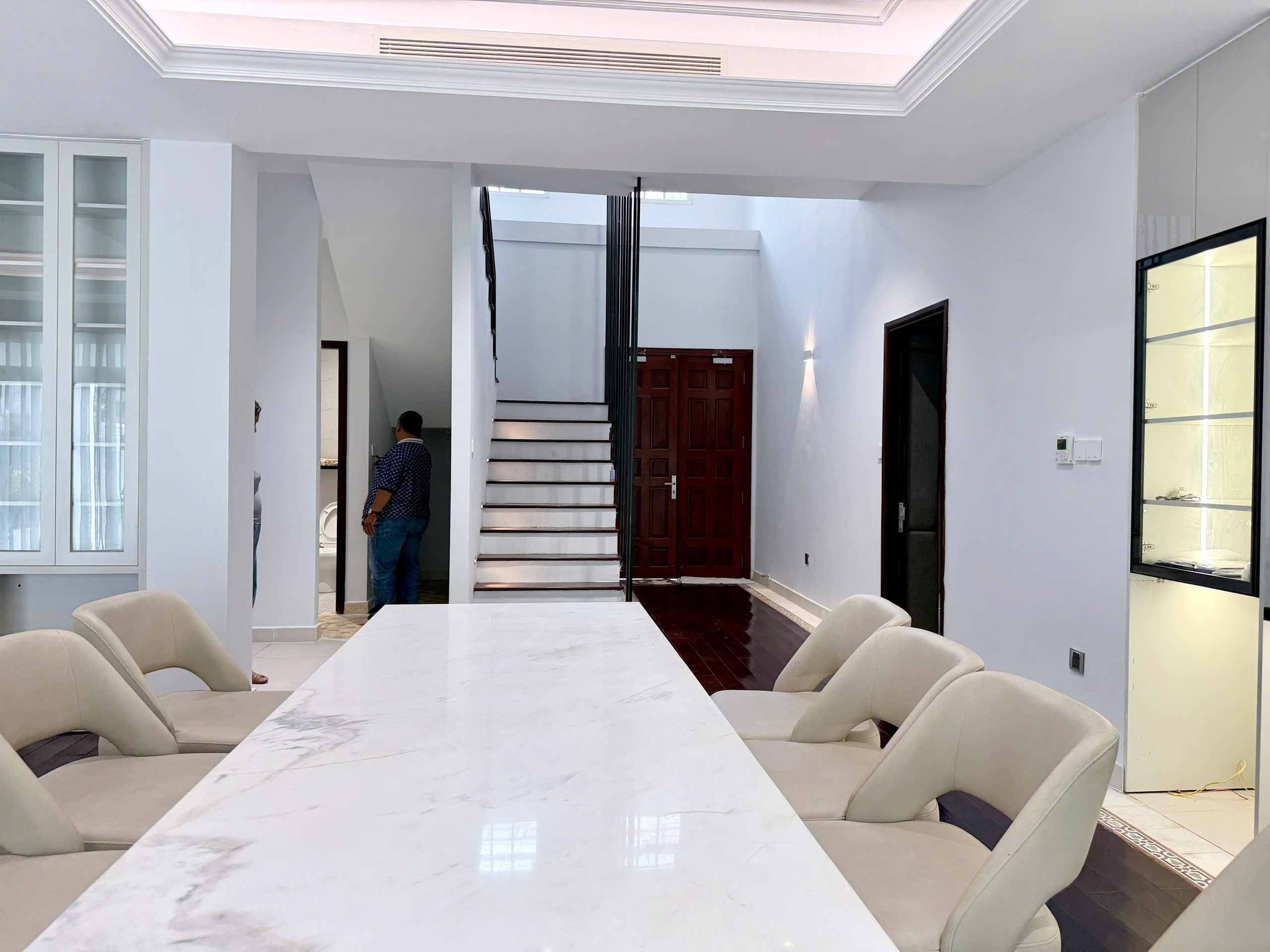 Bán hoặc cho thuê biệt thự đơn lập Nam Thông 2 Phú Mỹ Hưng xây 3 tầng có 7 phòng ngủ - 306m2 1