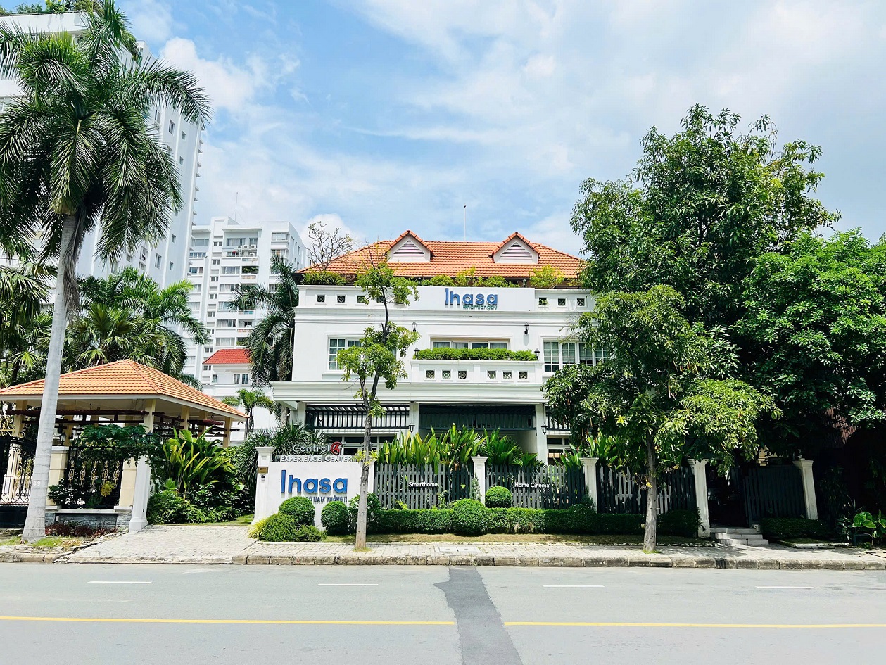 Bán hoặc cho thuê biệt thự đơn lập Nam Thông 2 Phú Mỹ Hưng xây 3 tầng có 7 phòng ngủ - 306m2 10