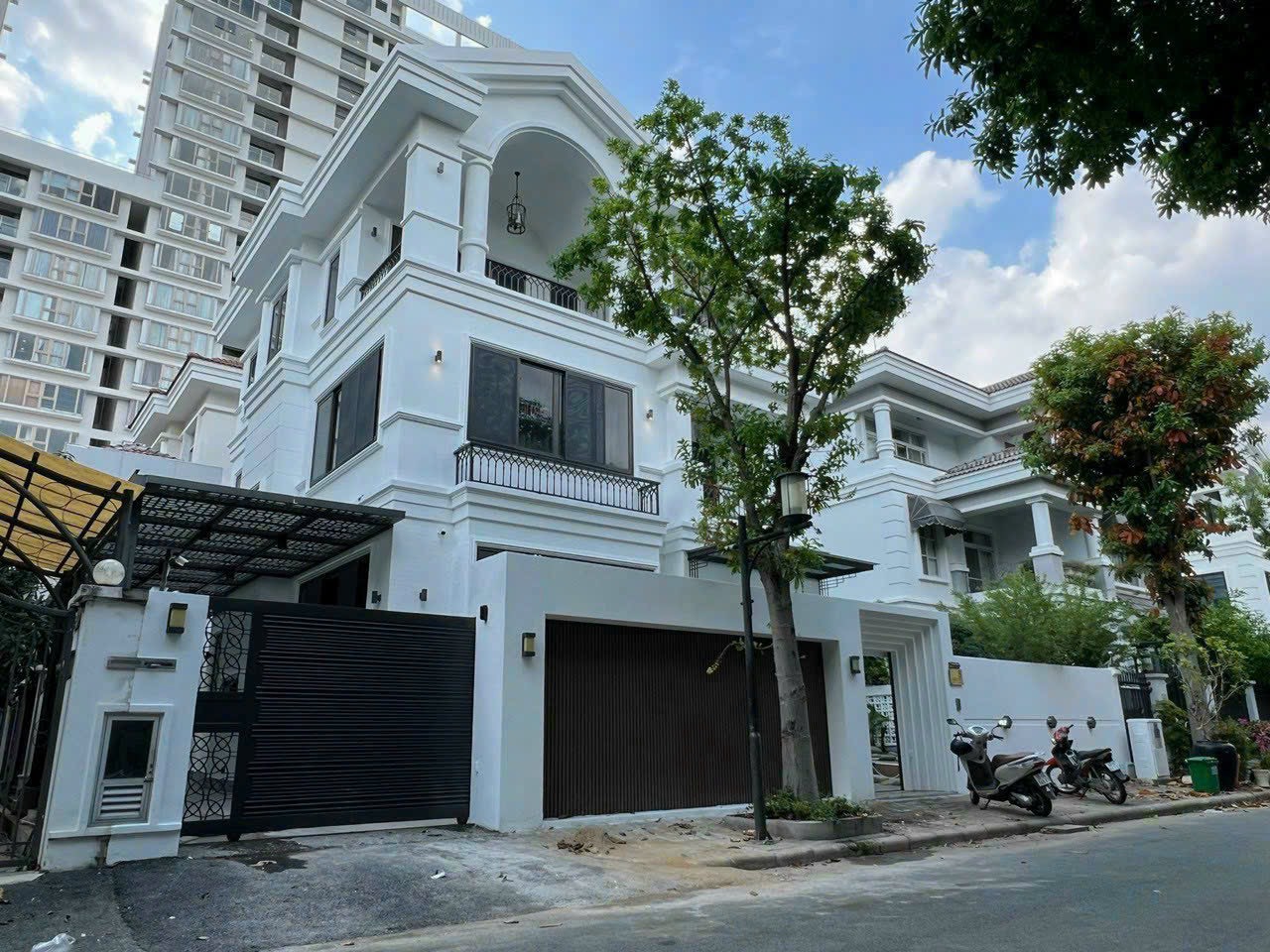 Villa for sale in Nam Vien Phu My Hung, District 7, beautiful house in VIP area with 4 bedrooms 3