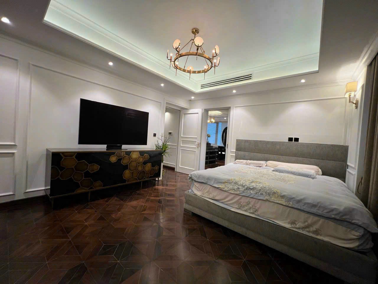 Villa for sale in Nam Vien Phu My Hung, District 7, beautiful house in VIP area with 4 bedrooms 1