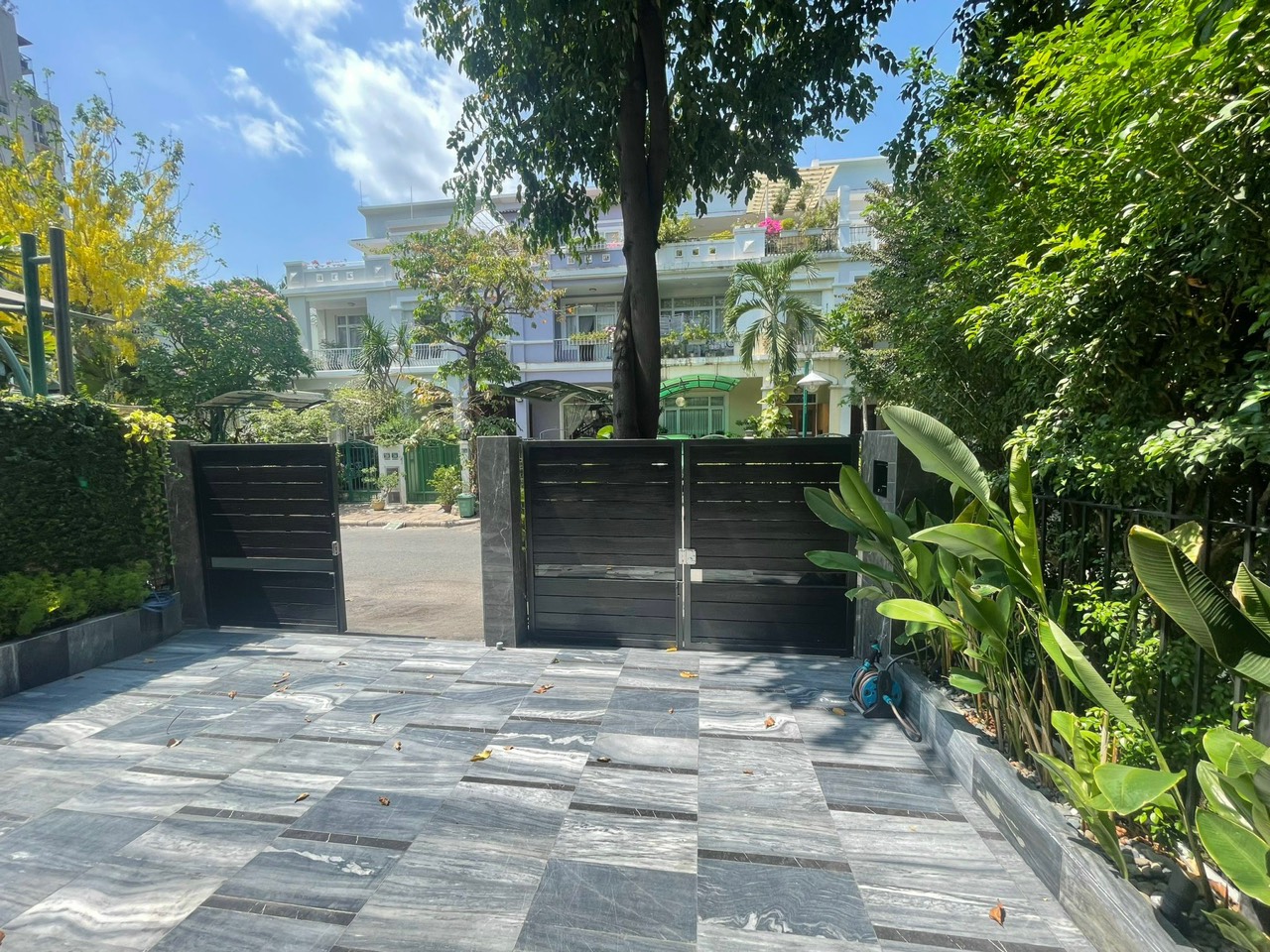 Hung Thai villa for sale, Phu My Hung, District 7 beautiful new house with 3 bedrooms 3