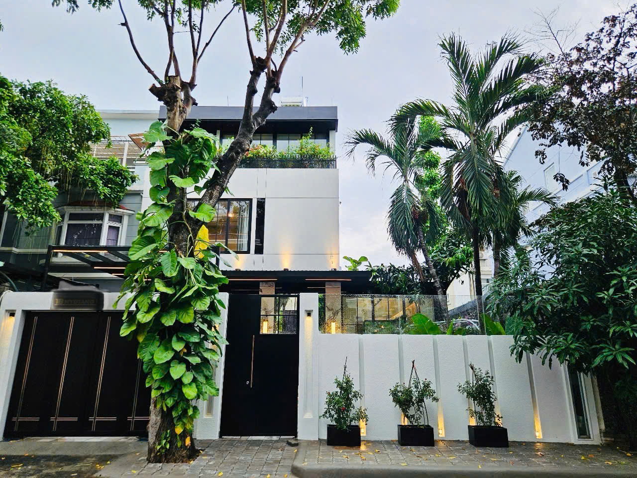 Villas for sale in Canh Doi Phu My Hung area, District 7, newly designed 5 bedrooms with elevator – 211.5m2