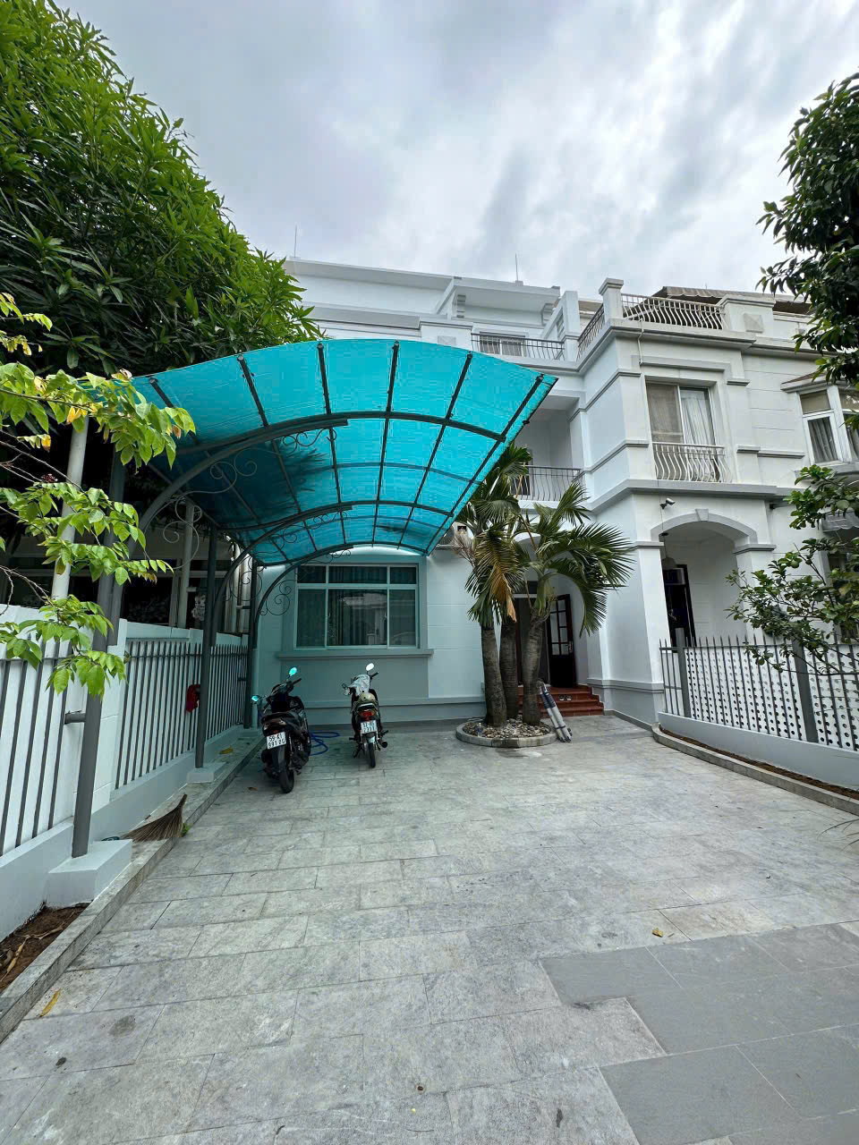 Selling or renting a villa adjacent to My Thai Phu My Hung, District 7 with a garden facing Southeast – 183m2