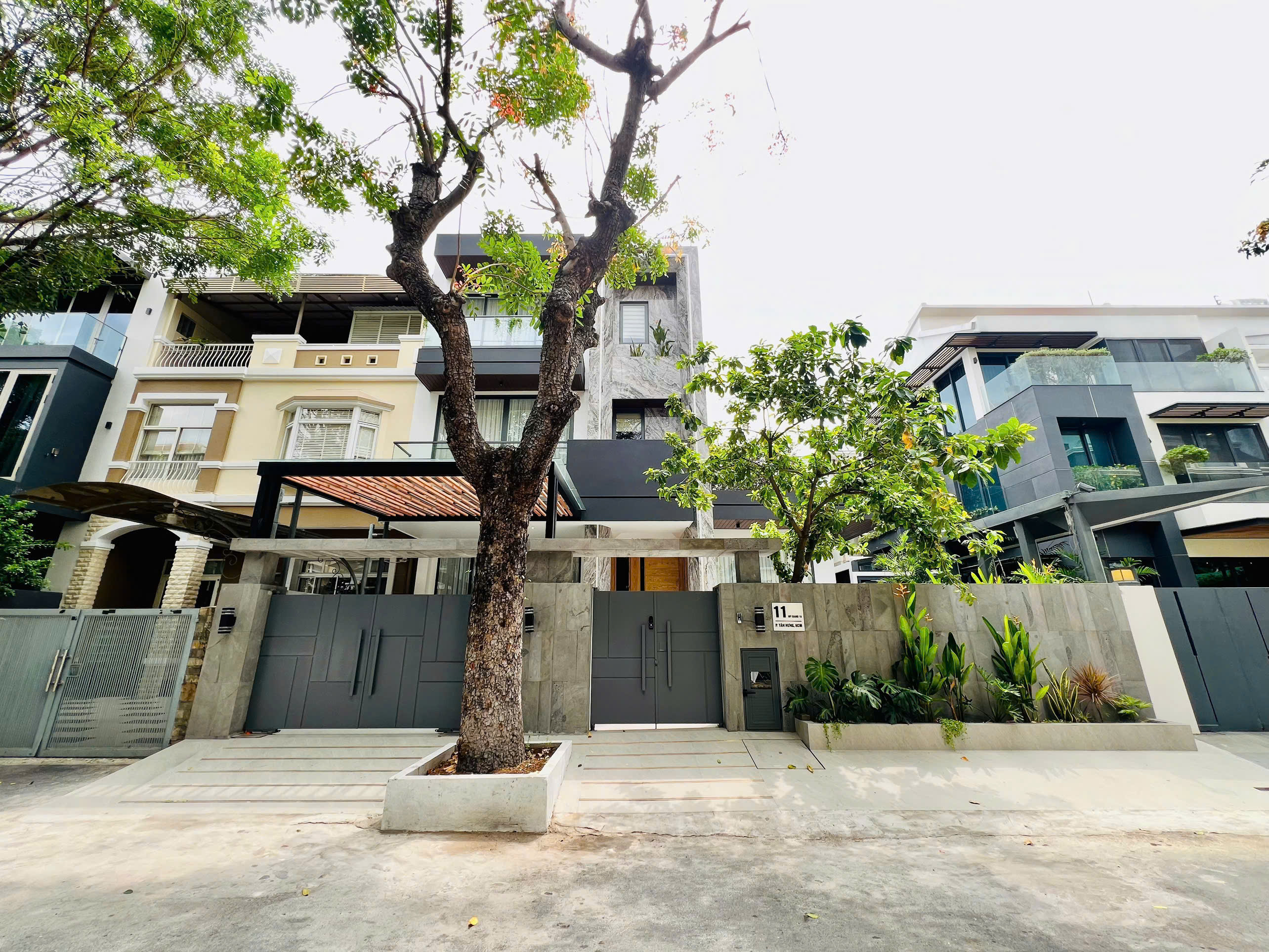 My Giang 1A Phu My Hung villa for sale, District 7 Built 3 floors with 4 bedrooms with elevator facing Southwest – 211.5m2 2