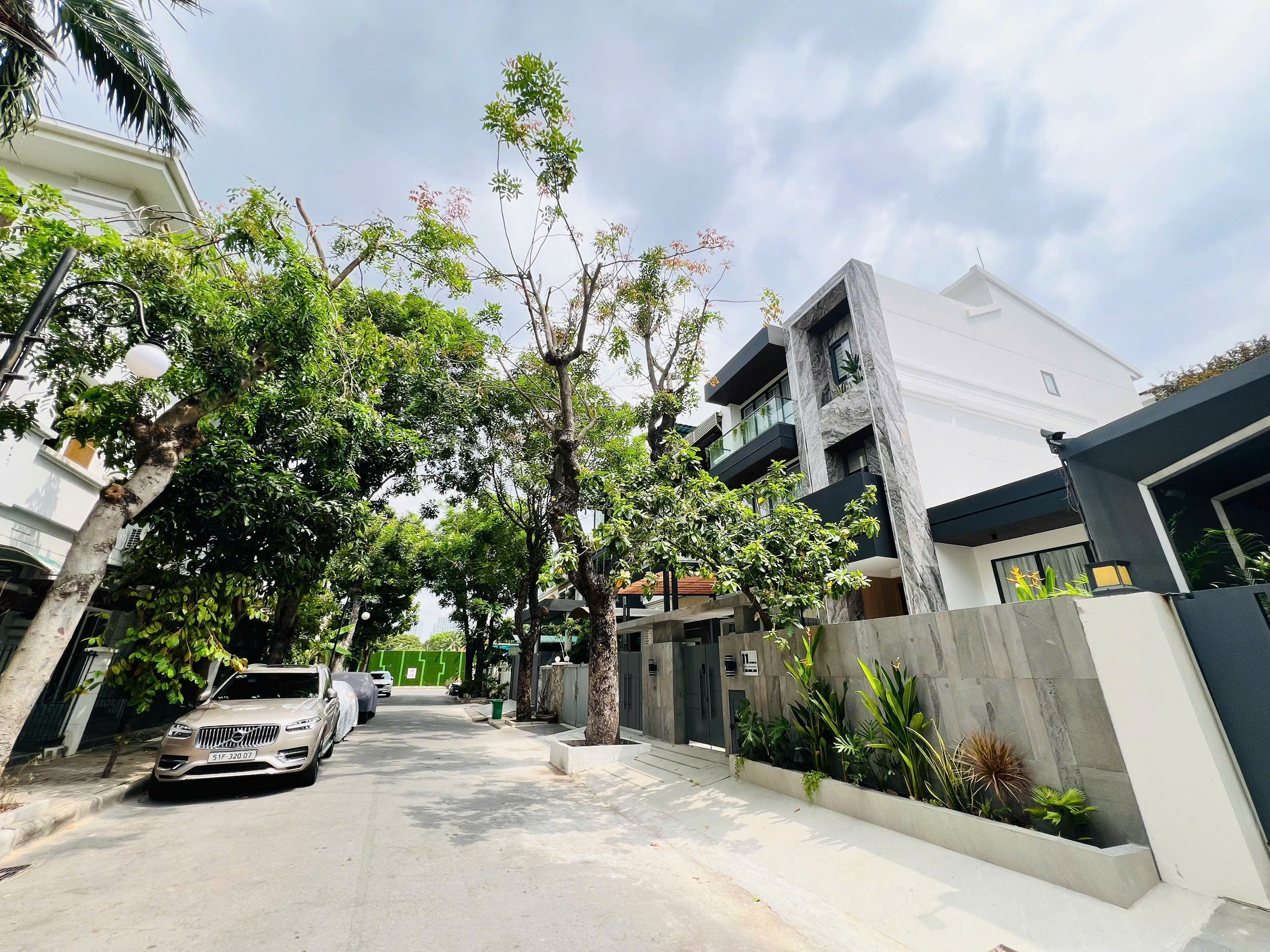 My Giang 1A Phu My Hung villa for sale, District 7 Built 3 floors with 4 bedrooms with elevator facing Southwest – 211.5m2 1