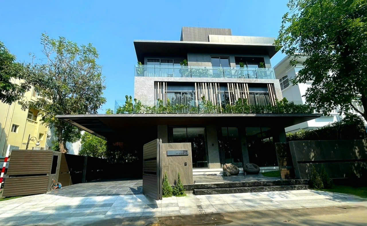 Selling or renting My Giang Phu My Hung villa, District 7, new house designed by a famous architect