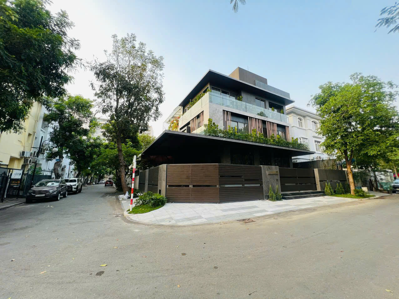 Selling or renting My Giang Phu My Hung villa, District 7, new house designed by a famous architect 1