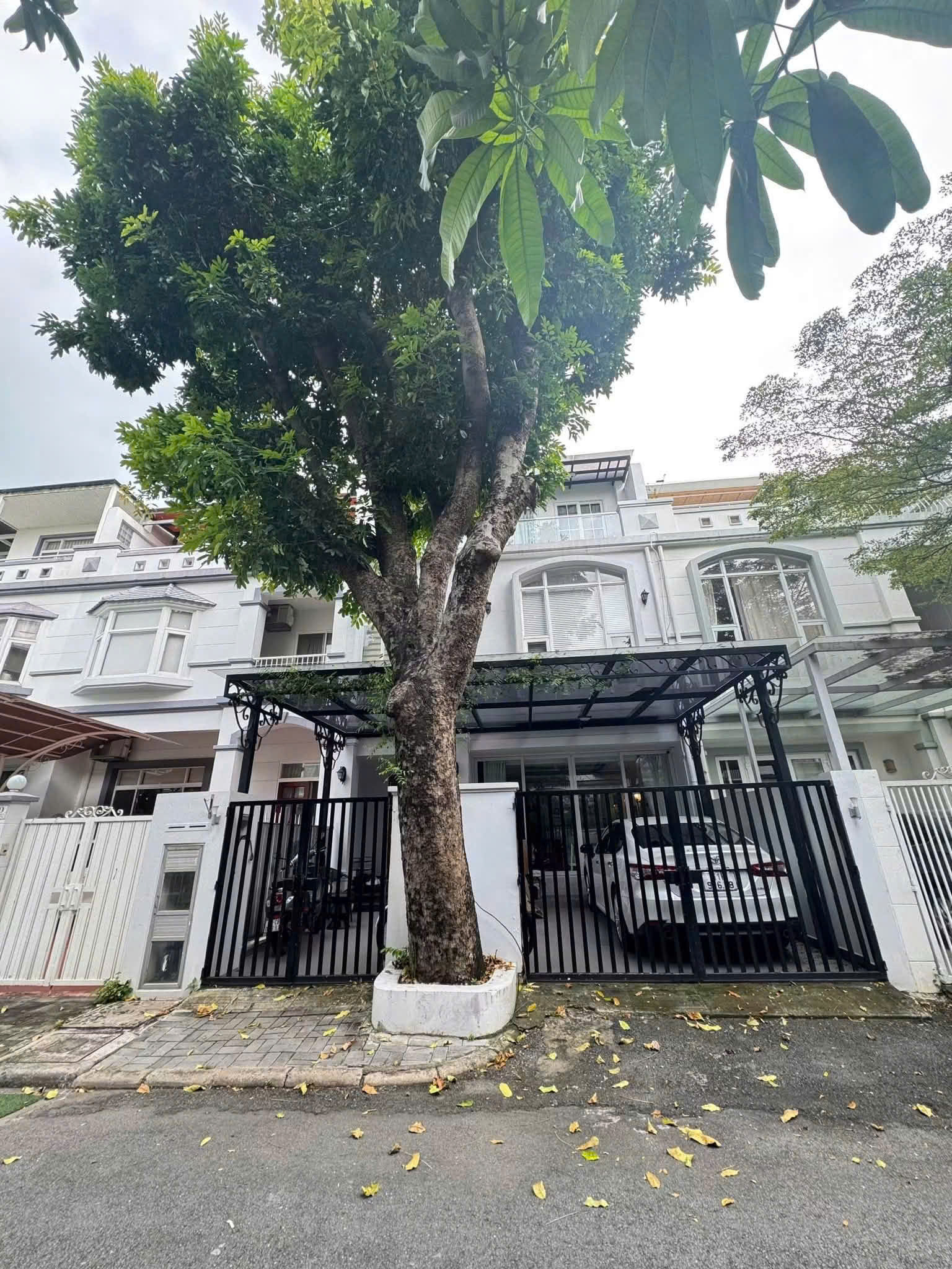 My Thai 1 Phu My Hung villa for rent built 3 floors with 4 bedrooms – 126m2