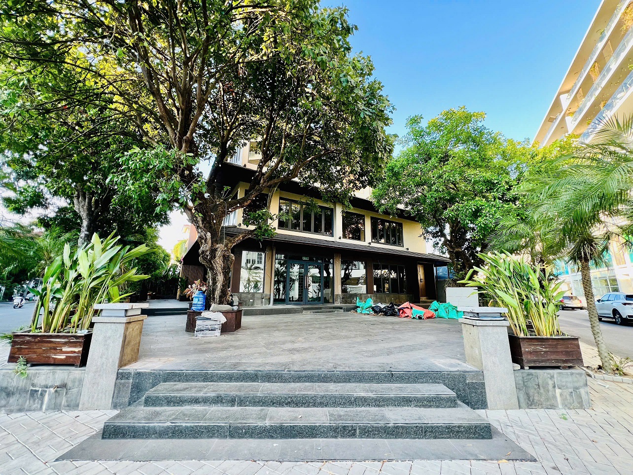 Selling or renting My Tu Phu My Hung villa, District 7, corner of Nguyen Cao street, built 3 floors – 390.5m2