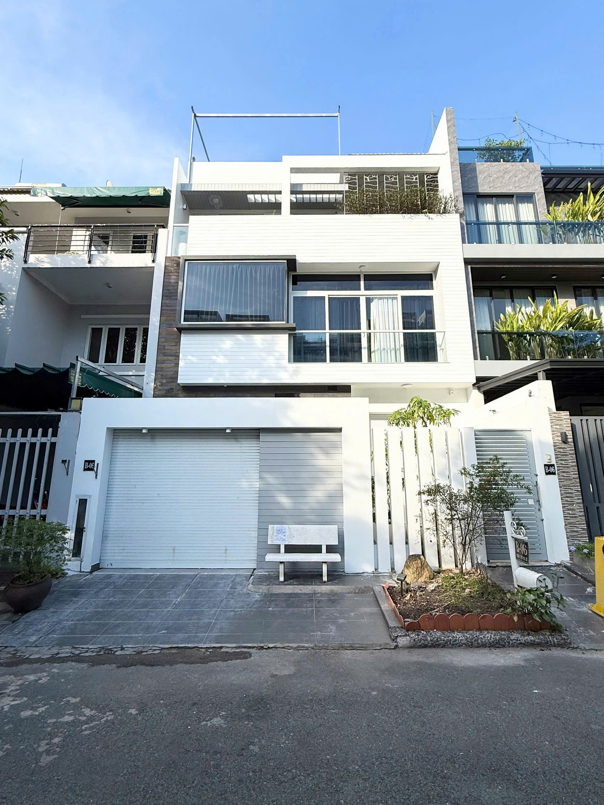 Nam Thong 2 Phu My Hung villa for sale built 4 floors with 3 bedrooms with elevator – 144m2