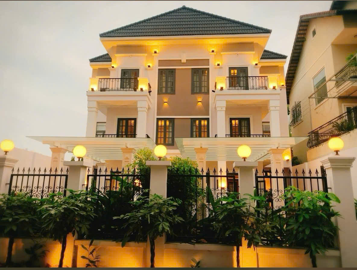 Nguyen Van Linh villa for rent, District 7 with 5 bedrooms with private pool high-class furniture 12