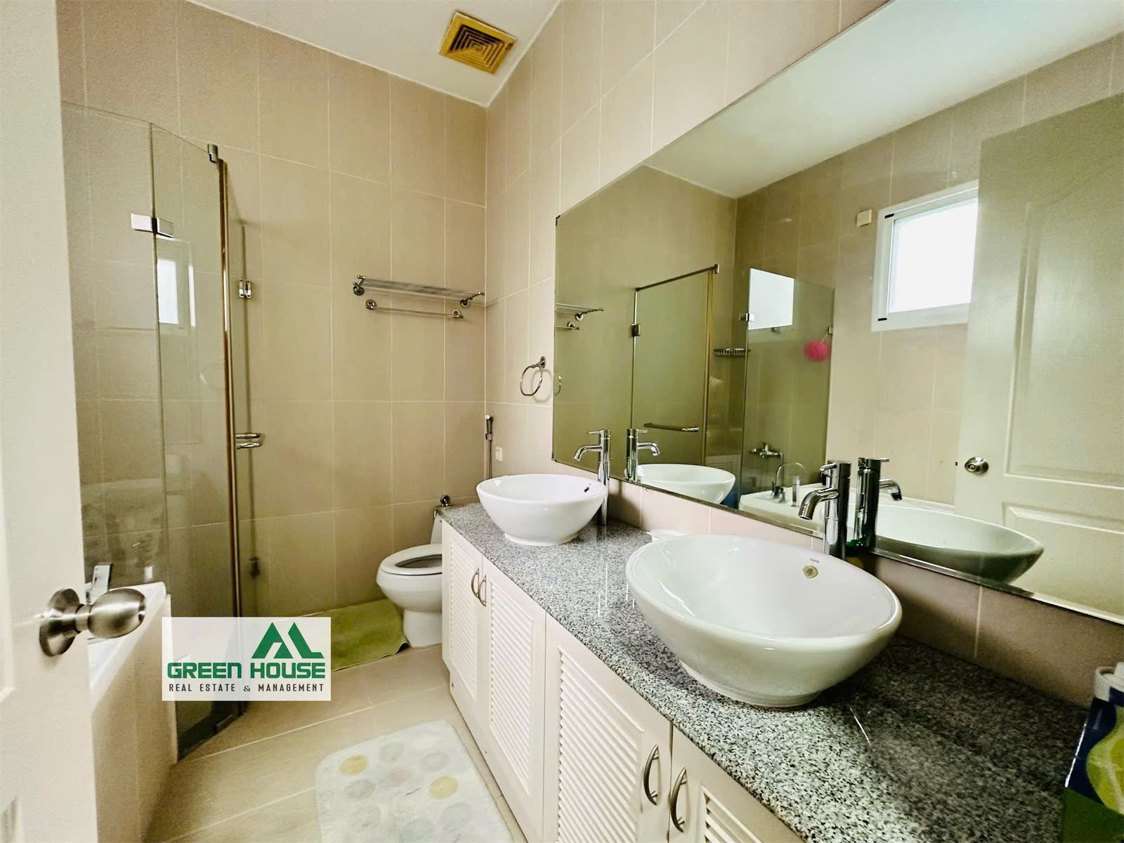 Phu Gia Phu My Hung villa for sale, District 7 corner apartment with 3 facades built on 2 floors facing the East, investment price turned more than 30% – 368m2 5