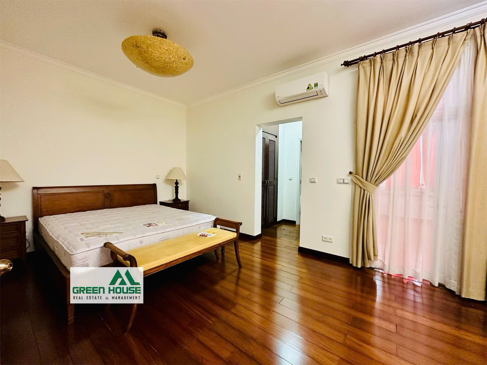 Phu Gia Phu My Hung villa for sale, District 7 corner apartment with 3 facades built on 2 floors facing the East, investment price turned more than 30% – 368m2 2