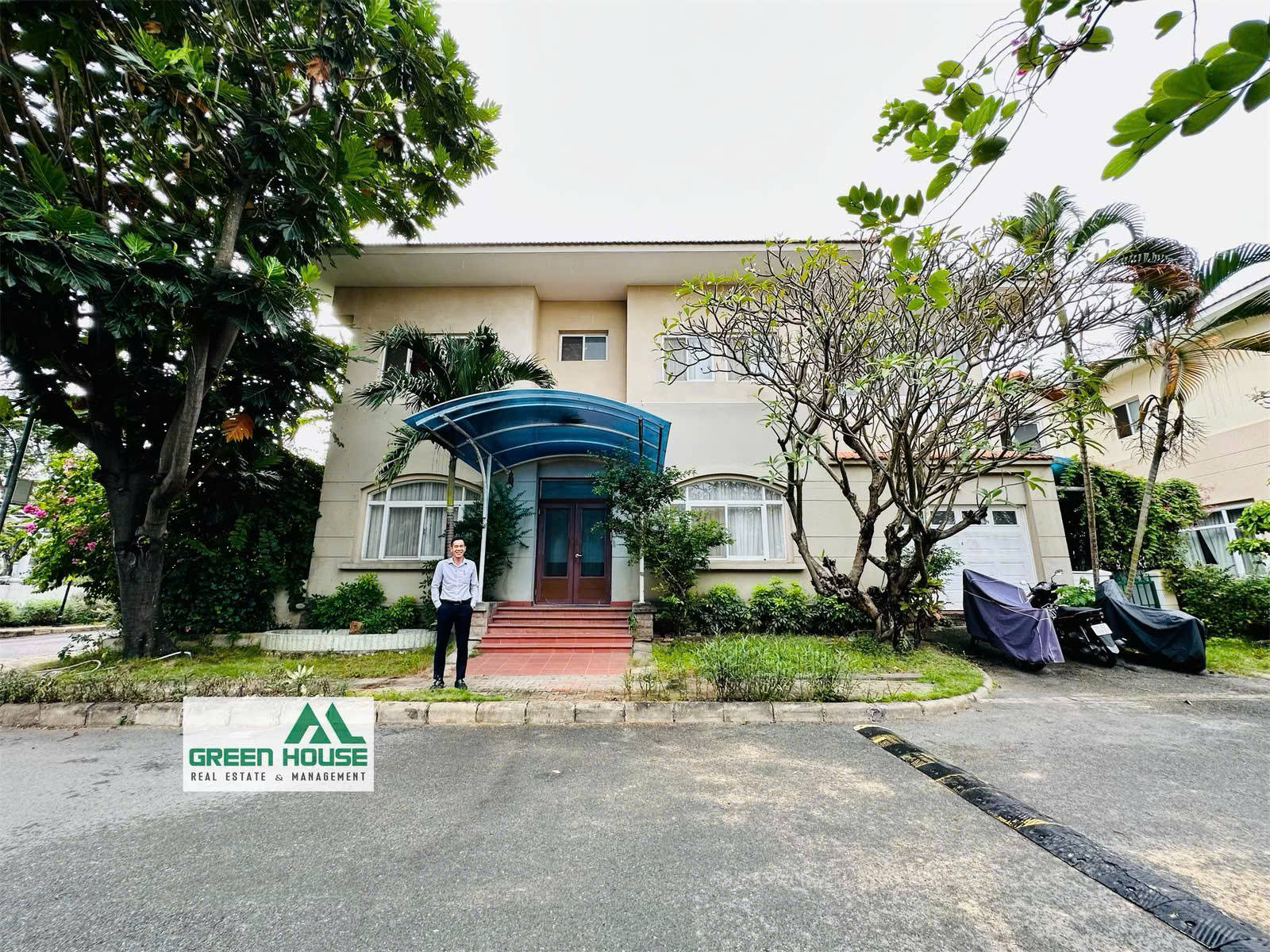 Phu Gia Phu My Hung villa for sale, District 7 corner apartment with 3 facades built on 2 floors facing the East, investment price turned more than 30% – 368m2 1