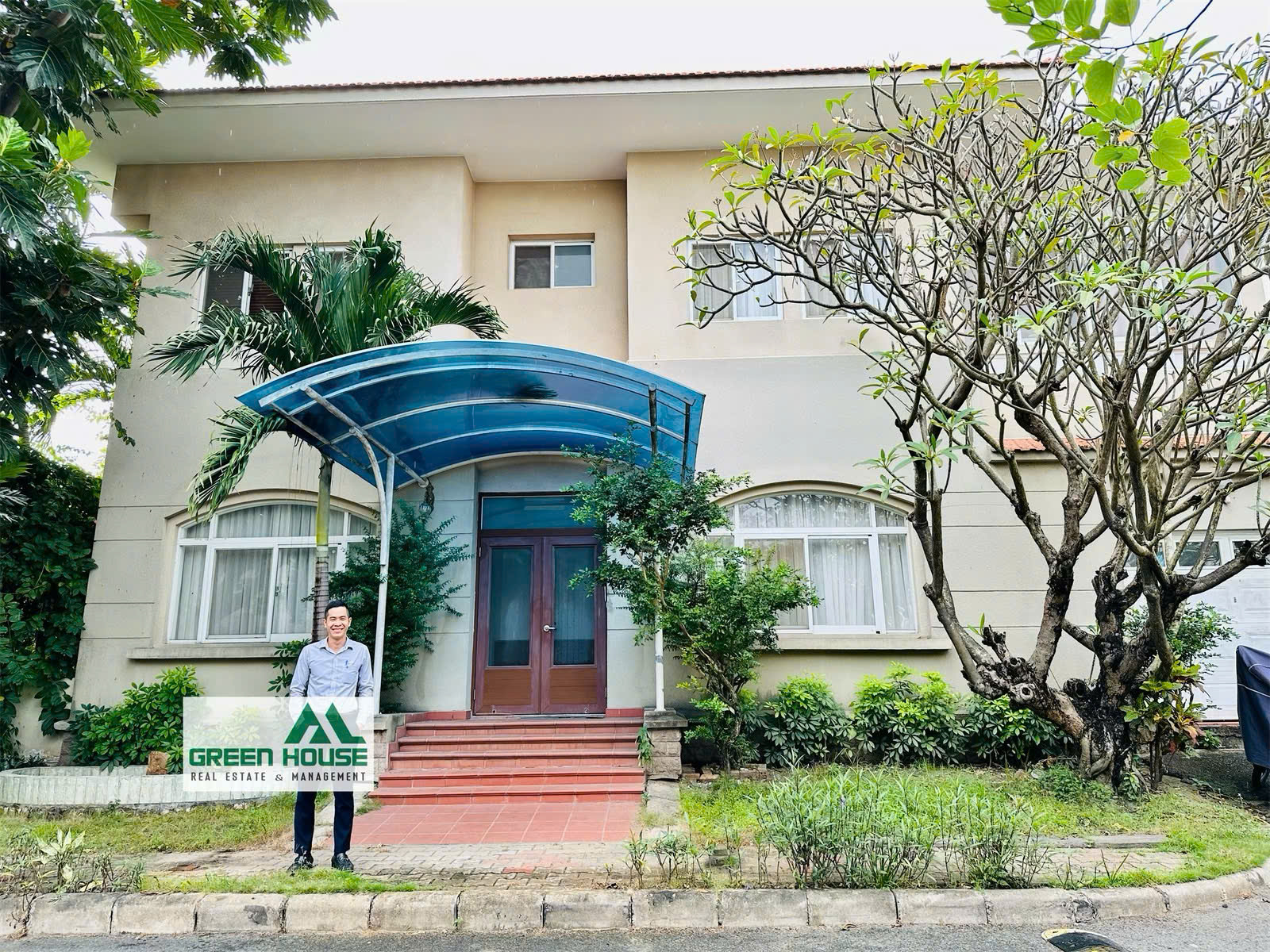Phu Gia Phu My Hung villa for sale, District 7 corner apartment with 3 facades built on 2 floors facing the East, investment price turned more than 30% – 368m2