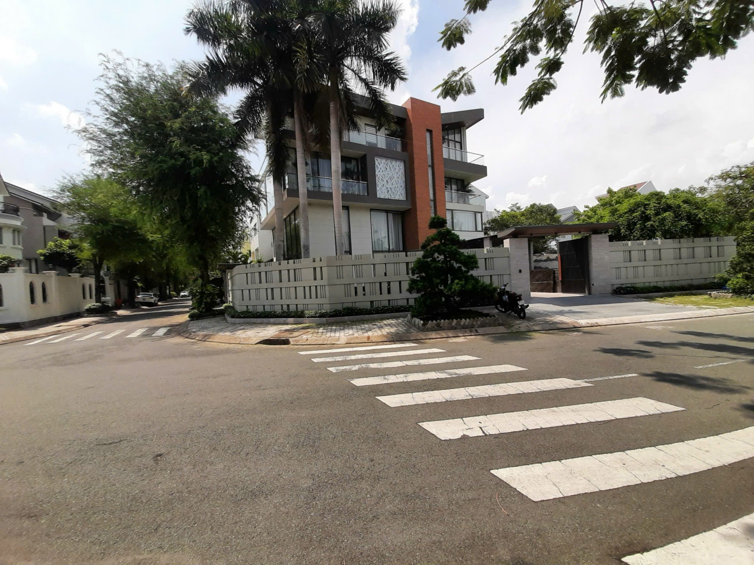 Villa for sale in Phu My Van Phat Hung, District 7 corner apartment with 2 park views 10