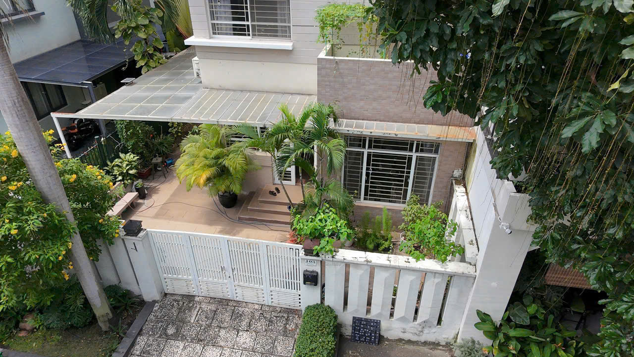 Duplex villa for sale My Hoang, Phu My Hung, District 7 has 3 floors with a spacious and airy design 3