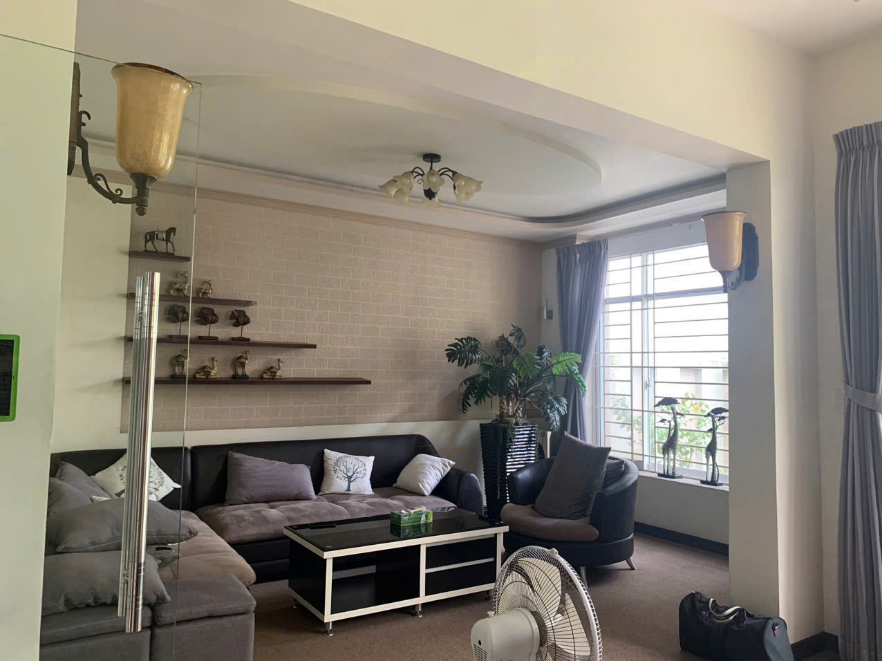 Duplex villa for sale My Hoang, Phu My Hung, District 7 has 3 floors with a spacious and airy design 2