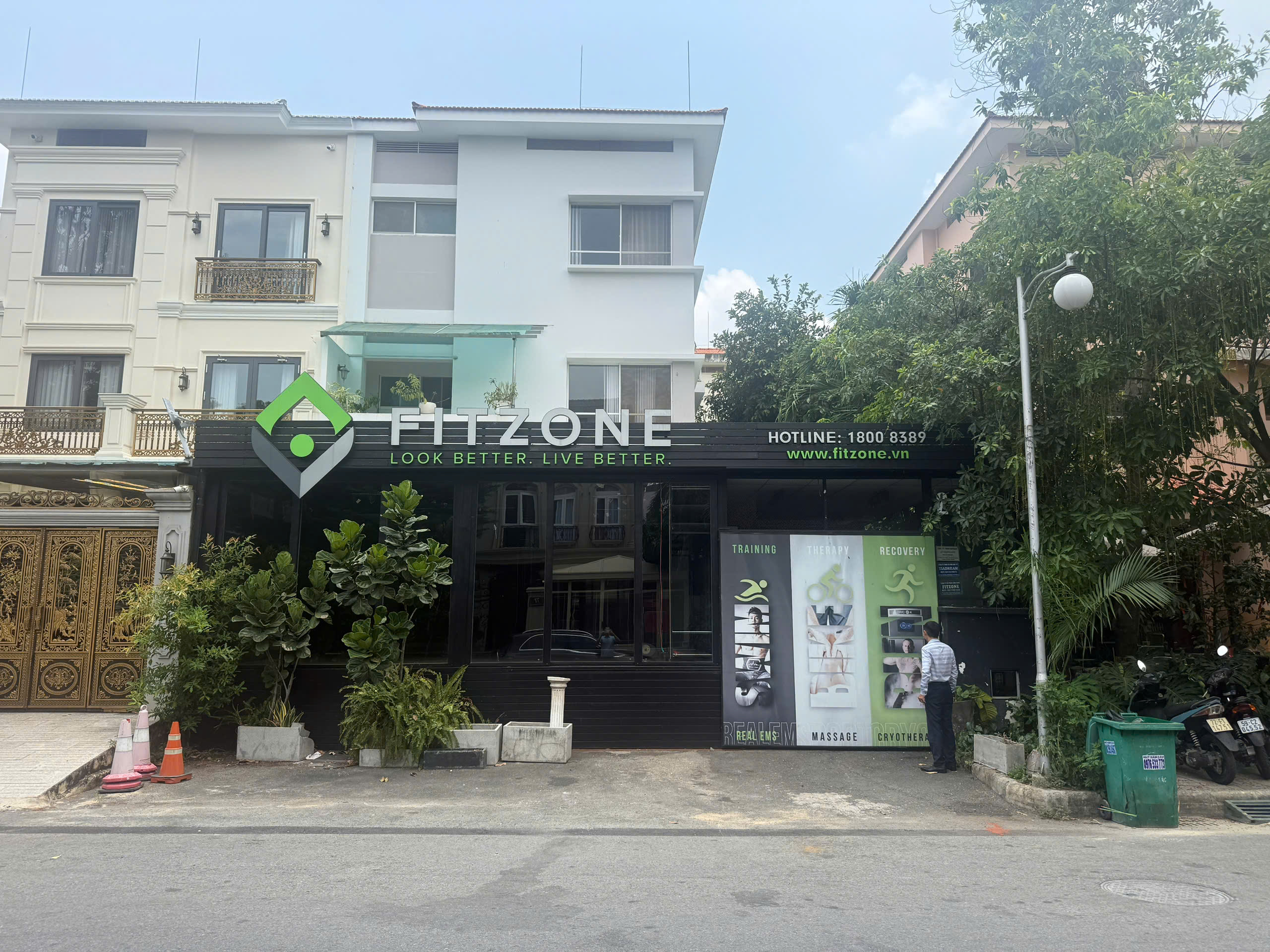 Duplex villa for rent in My Hoang Phu My Hung, District 7 with ground floor + 2 floors in front of Pham Thai Buong – 210m2