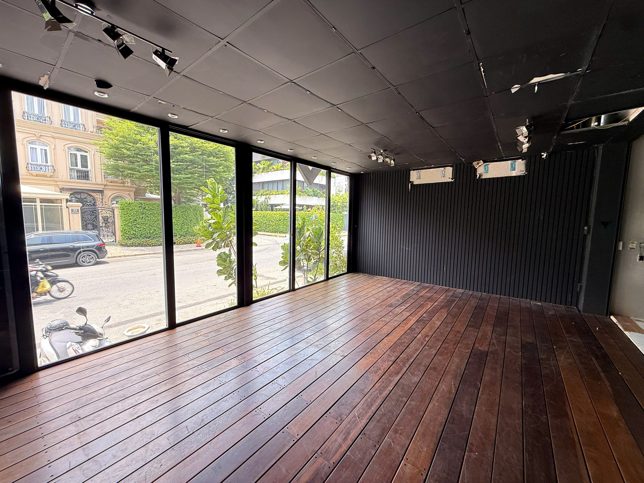 Duplex villa for rent in My Hoang Phu My Hung, District 7 with ground floor + 2 floors in front of Pham Thai Buong – 210m2 1