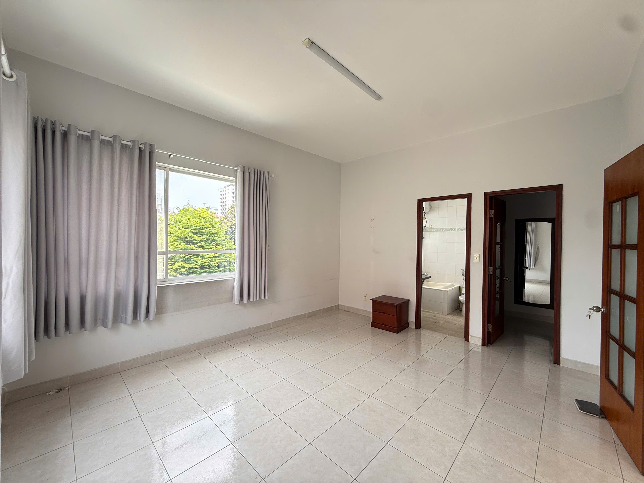 Duplex villa for rent in My Hoang Phu My Hung, District 7 with ground floor + 2 floors in front of Pham Thai Buong – 210m2 8