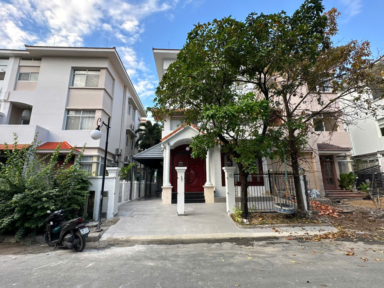 Duplex villa for rent My Kim 2 Phu My Hung, District 7 built on ground + 2 floors with 4 bedrooms