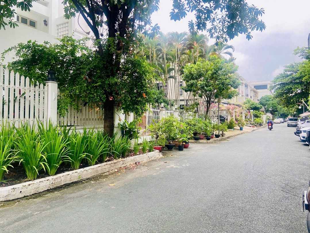 Bán biệt thự song lập Phú Mỹ Hưng xây 3 tầng vị trí đẹp đang cho thuê 2000 usd/tháng – 180.5m2 4