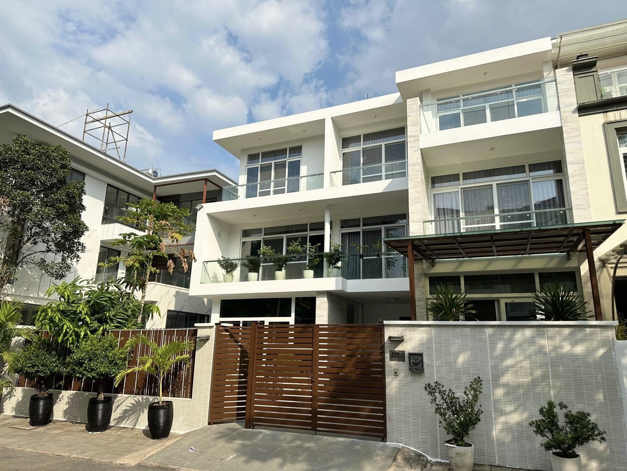 Villa for sale My Gia 1 Phu My Hung, District 7 has 4 bedrooms in front of the park