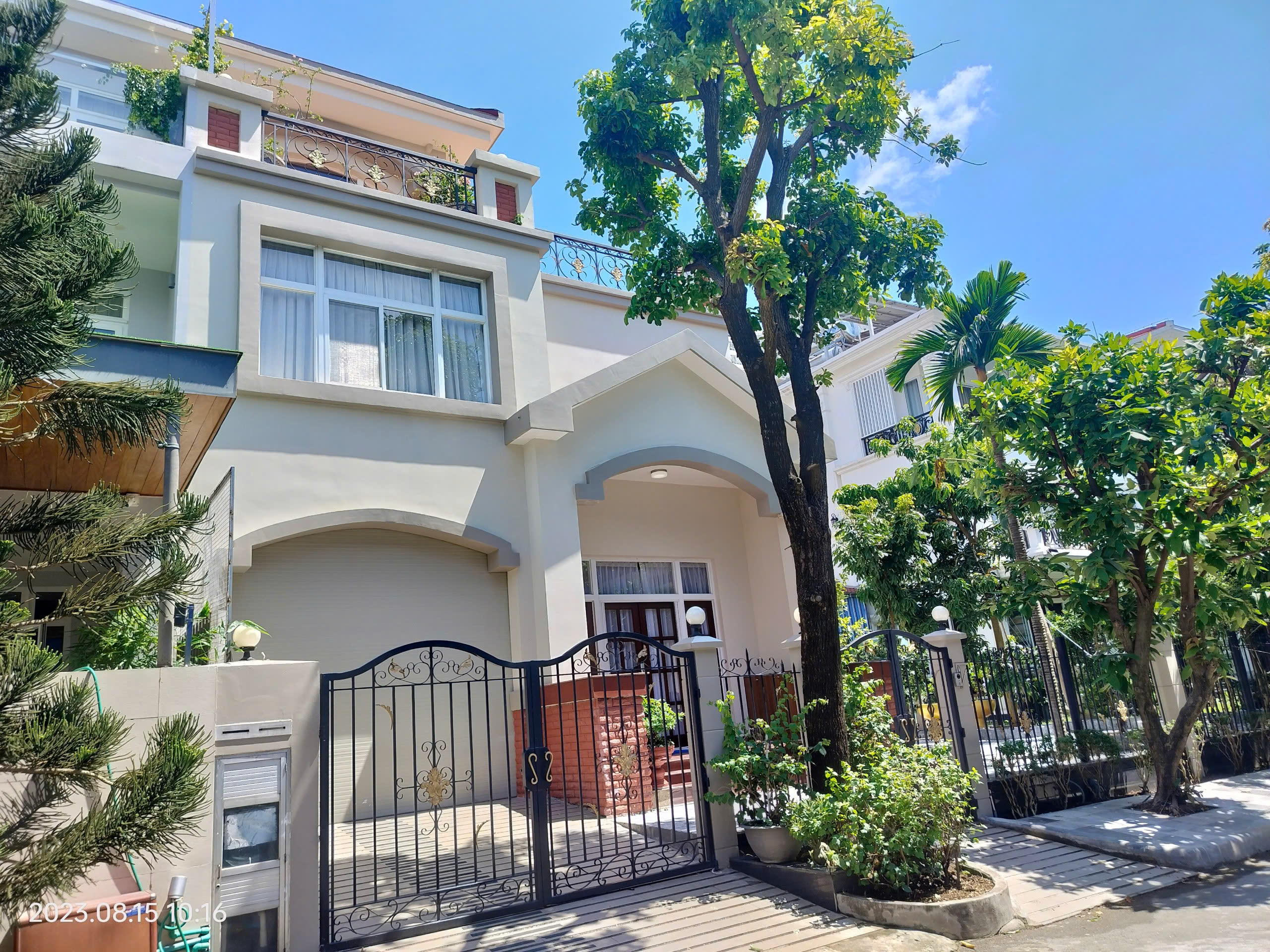 My Phu 1B Phu My Hung quadruple villa for rent, District 7 has 4 bedrooms, fully furnished