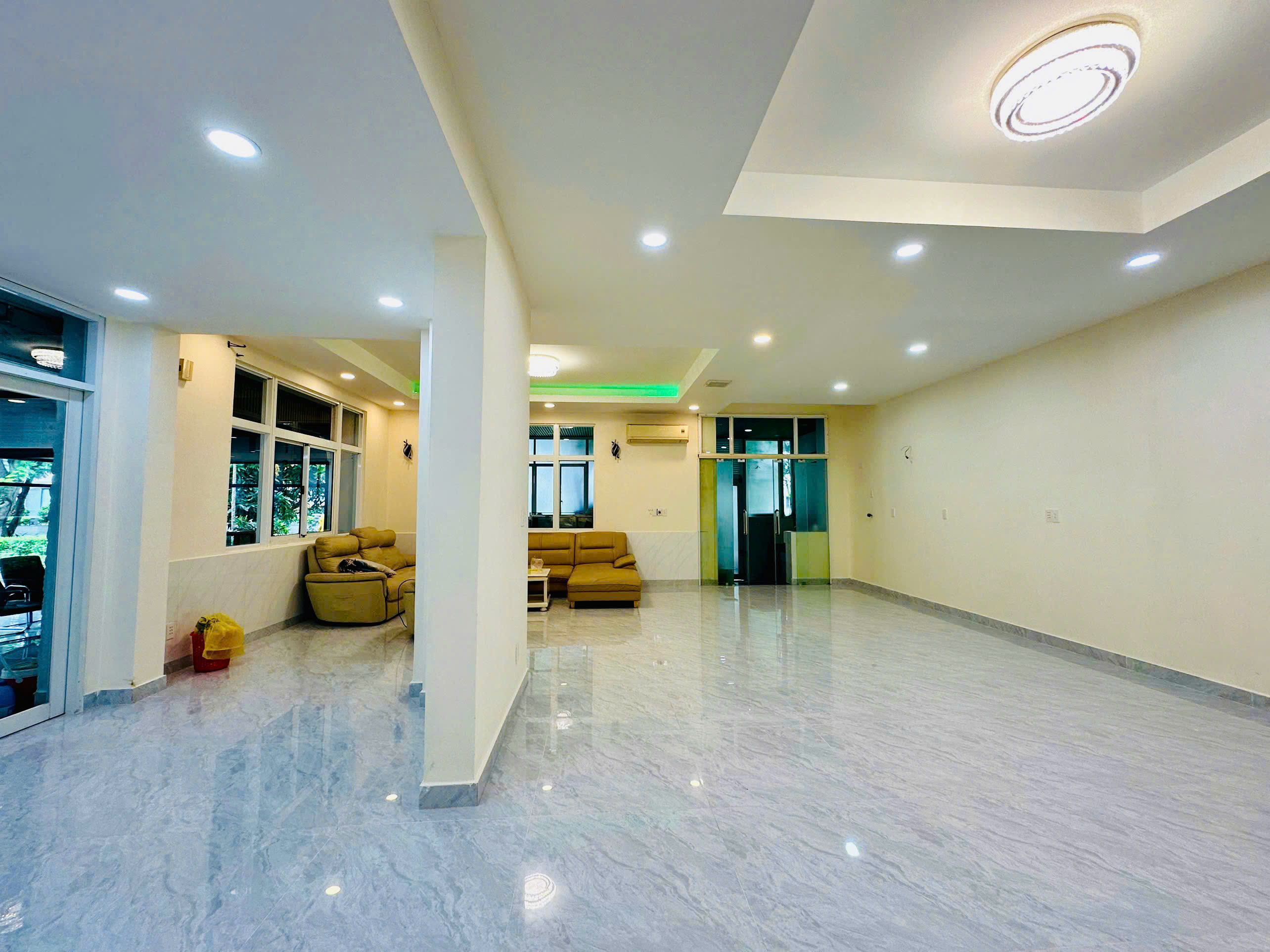 Bán biệt thự tứ lập Mỹ Thái 2 Phú Mỹ Hưng, Quận 7 xây 3 tầng thiết kế 5 phòng ngủ – 256m2