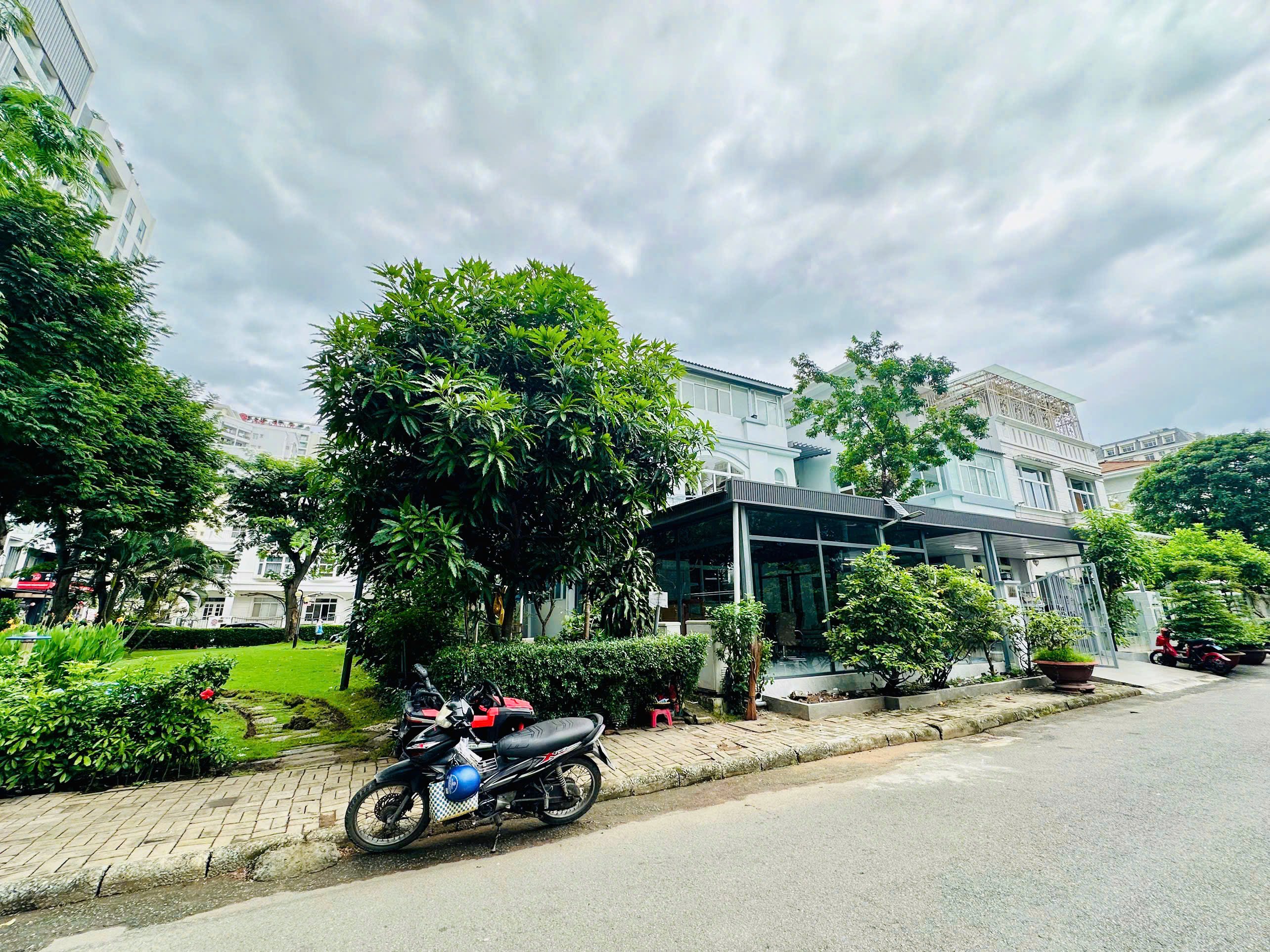 My Thai quadruple villa for sale 2B Phu My Hung park corner 3-storey design 5 bedrooms – 256m2 1