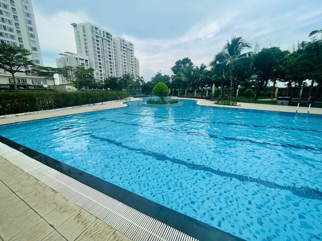 Riverside Phu My Hung villa apartment for rent, District 7 with 6 bedrooms, garden, shared swimming pool 9