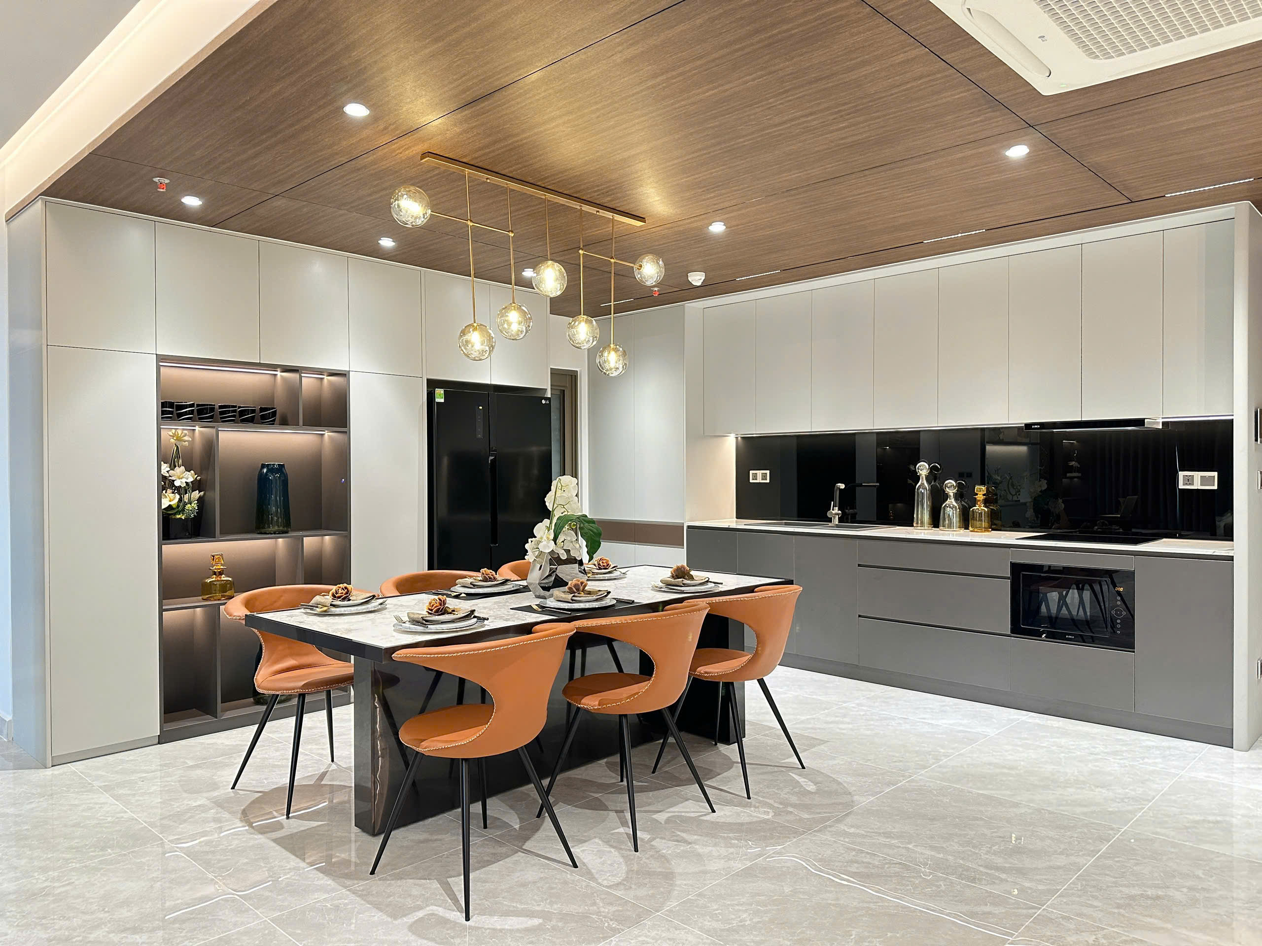 Bán hoặc cho thuê căn hộ Midtown M8 Phú Mỹ Hưng nhà mới đẹp như hình block D lầu thấp – 124.14m2
