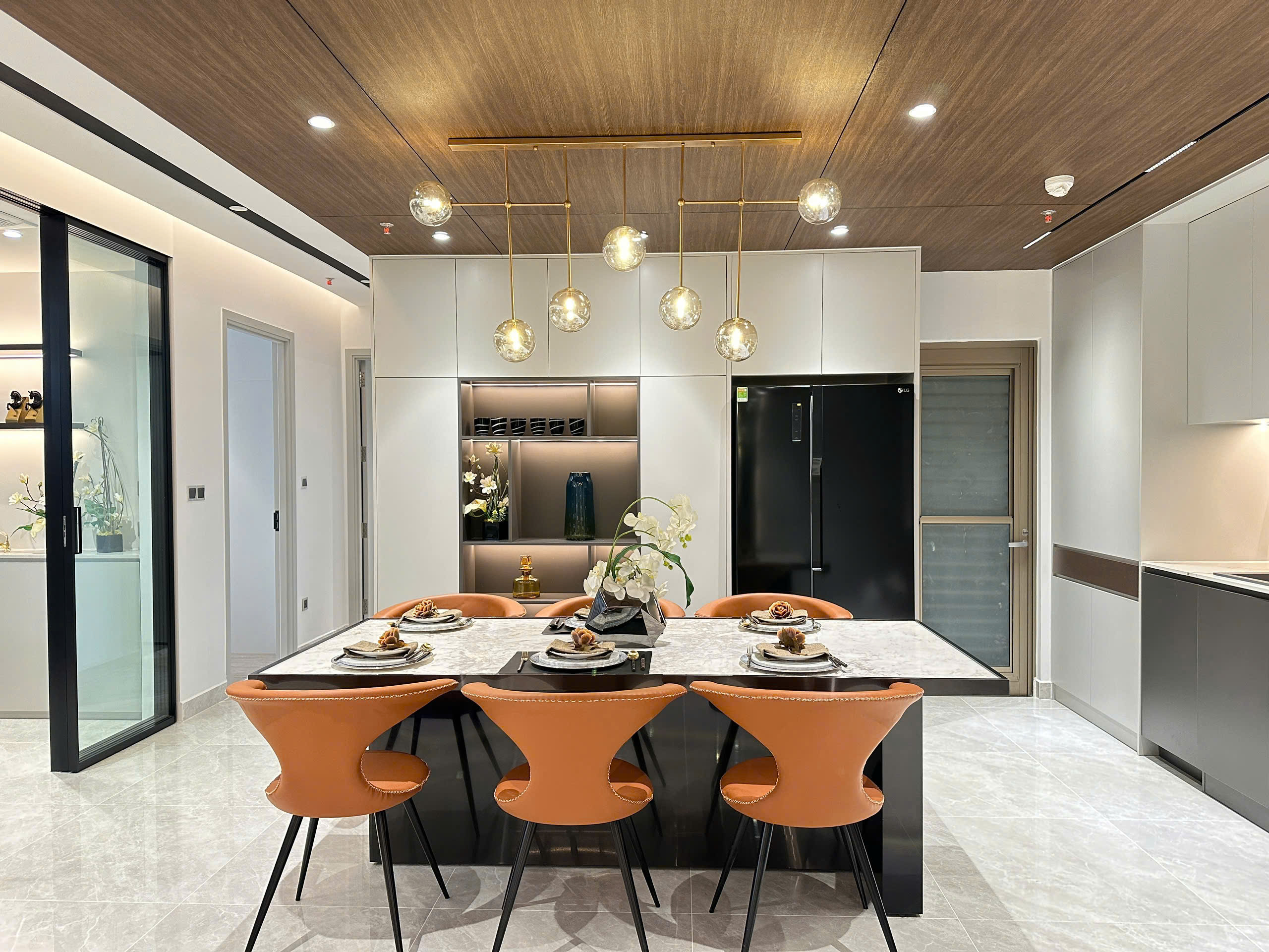 Bán hoặc cho thuê căn hộ Midtown M8 Phú Mỹ Hưng nhà mới đẹp như hình block D lầu thấp – 124.14m2 1