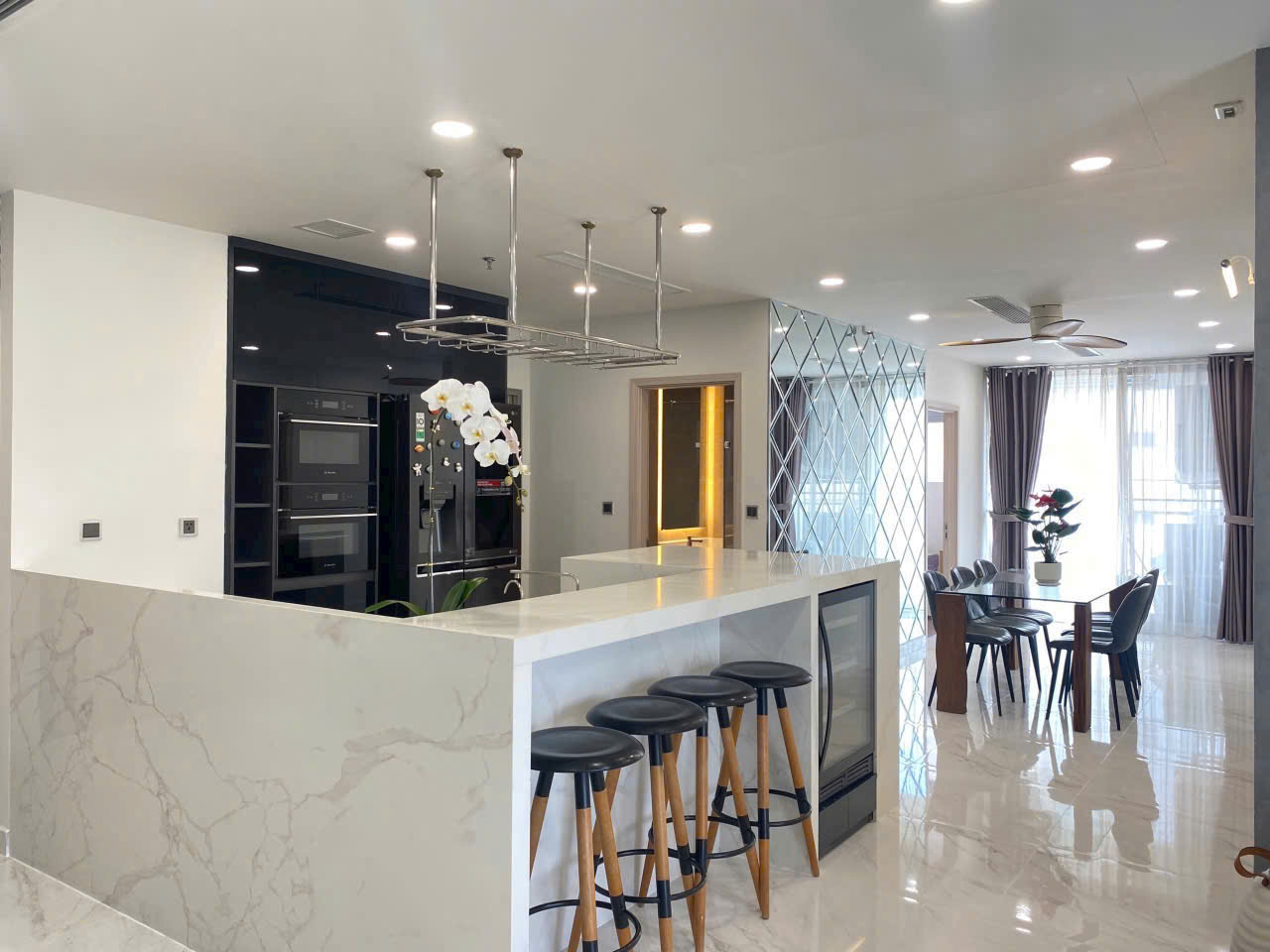 Bán căn hộ Midtown Phú Mỹ Hưng, Quận 7 thiết kế 3 phòng ngủ + phòng làm việc, block E lầu 10 – 131m2