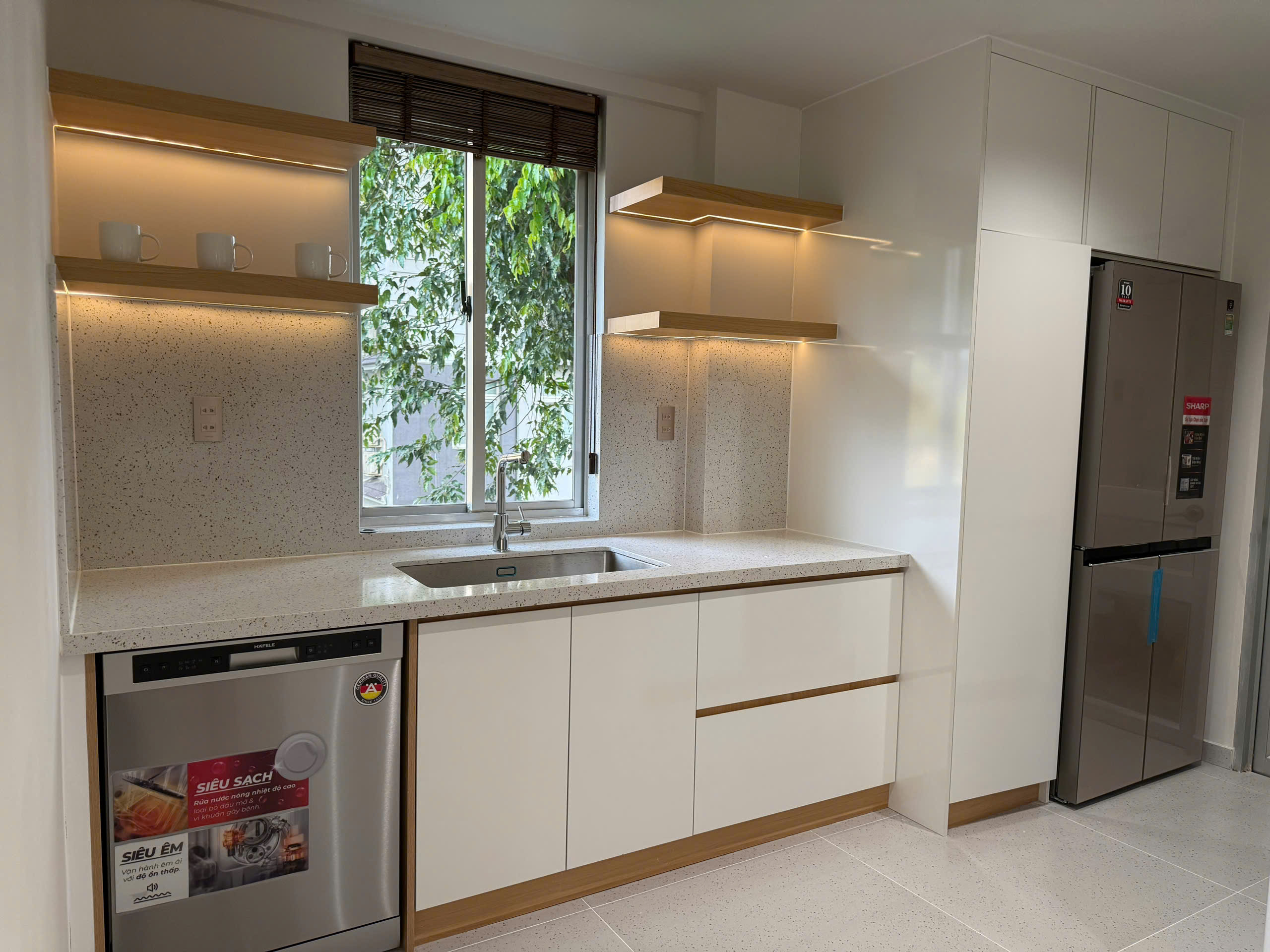 Bán căn hộ Mỹ Khánh 4 Phú Mỹ Hưng, Quận 7 căn góc thiết kế 3 phòng ngủ, có ô xe view hồ bơi, lầu thấ 7