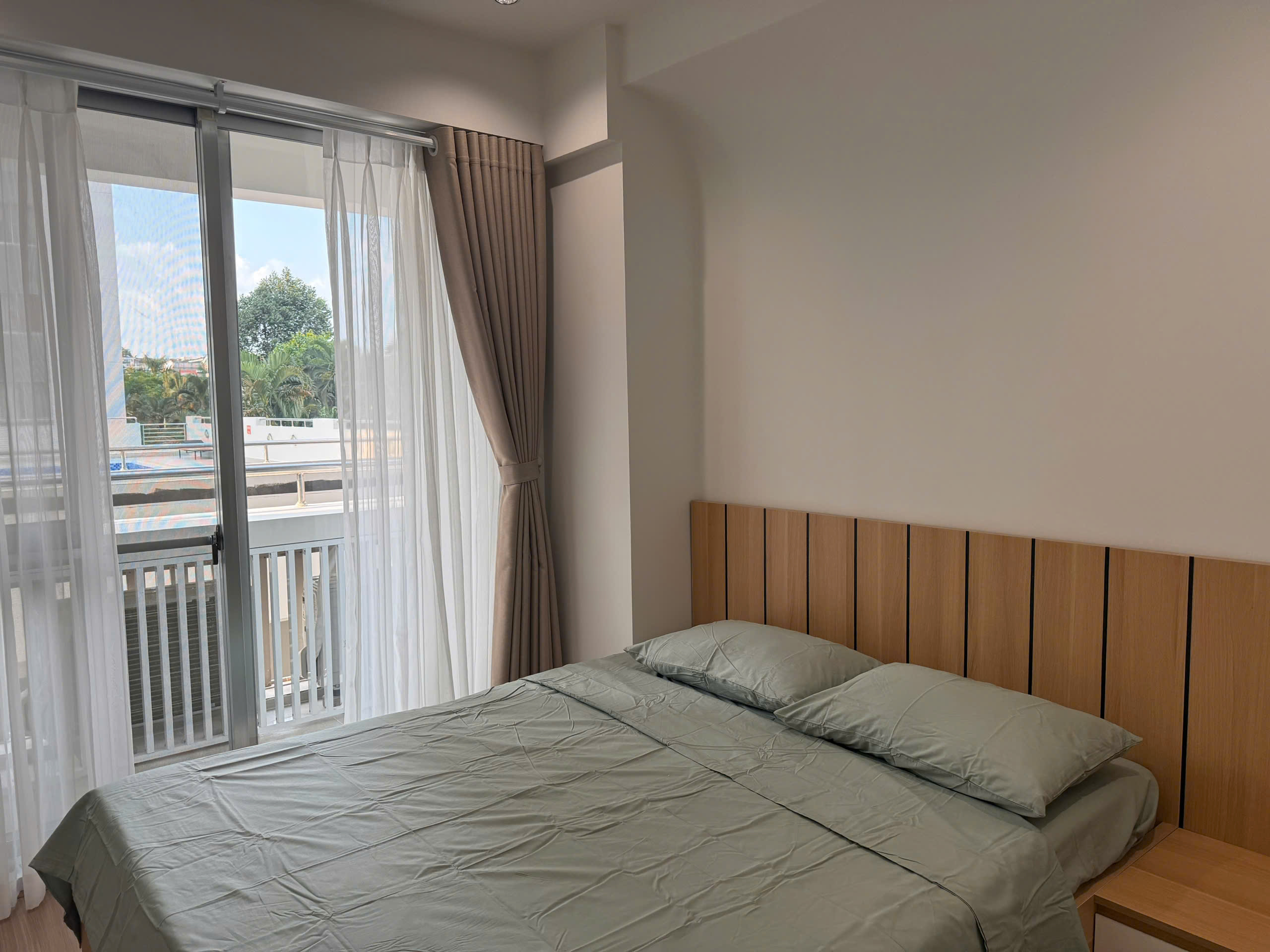 Bán căn hộ Mỹ Khánh 4 Phú Mỹ Hưng, Quận 7 căn góc thiết kế 3 phòng ngủ, có ô xe view hồ bơi, lầu thấ 6