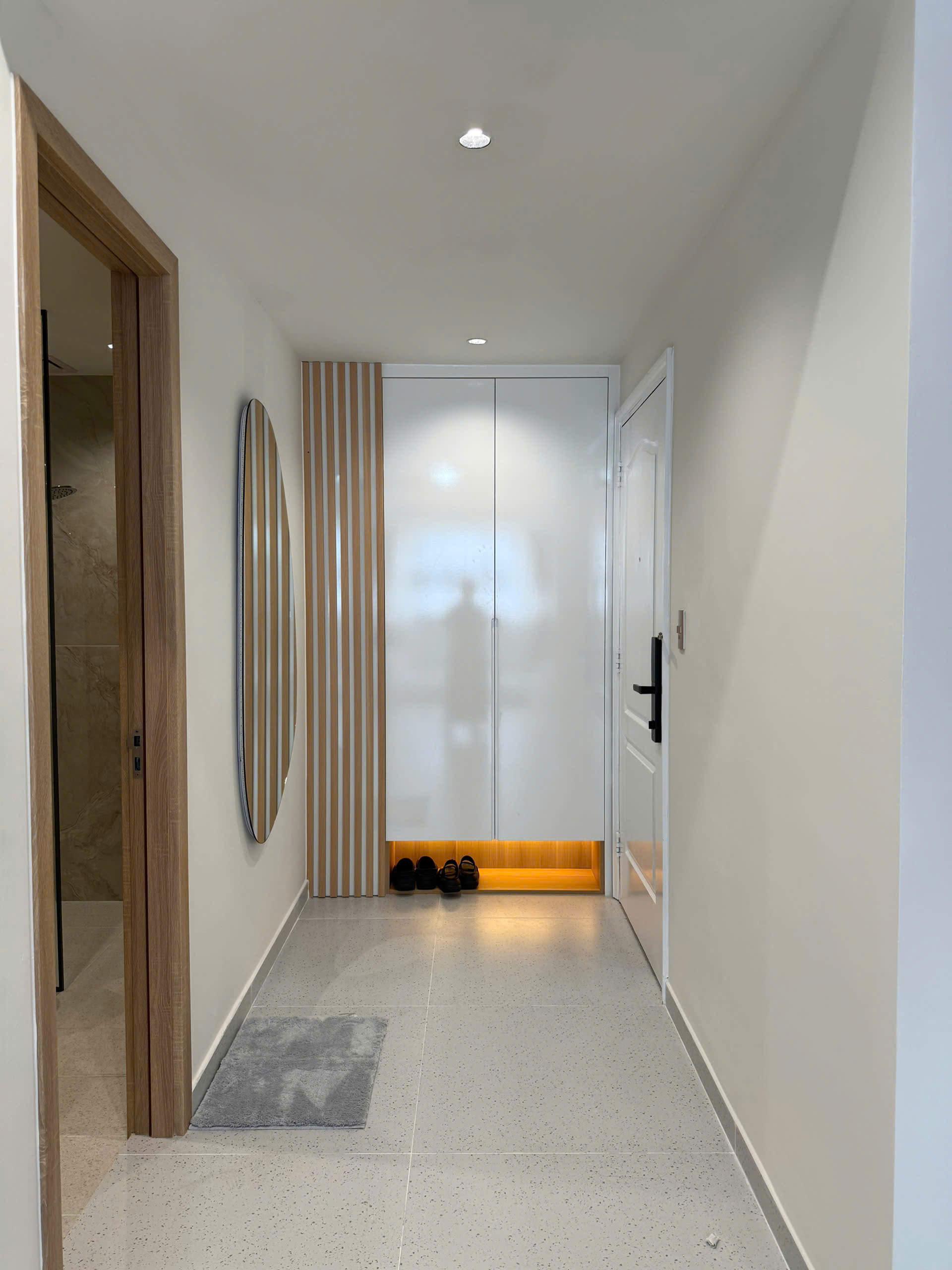 Bán căn hộ Mỹ Khánh 4 Phú Mỹ Hưng, Quận 7 căn góc thiết kế 3 phòng ngủ, có ô xe view hồ bơi, lầu thấ 5