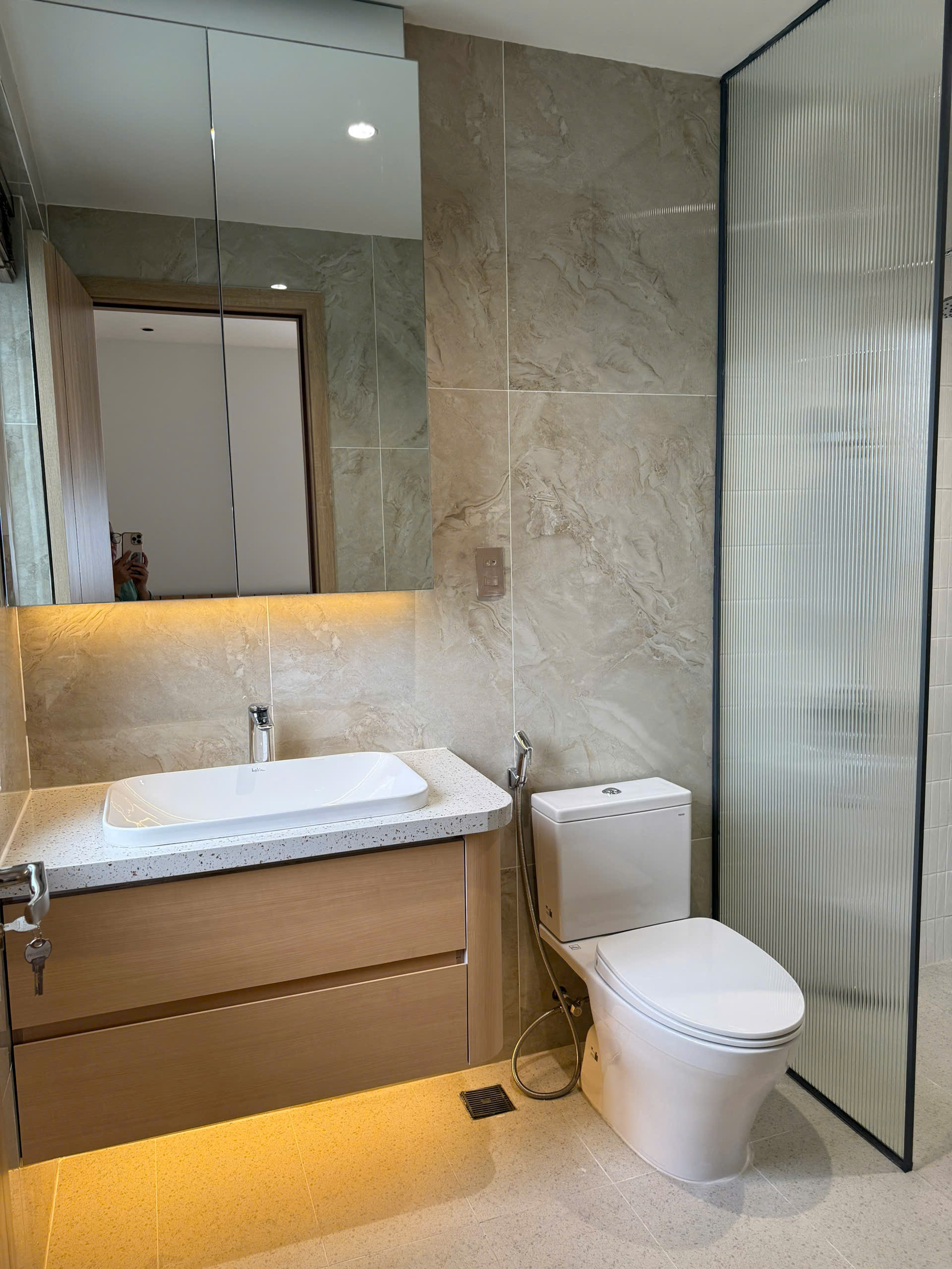 Bán căn hộ Mỹ Khánh 4 Phú Mỹ Hưng, Quận 7 căn góc thiết kế 3 phòng ngủ, có ô xe view hồ bơi, lầu thấ 3