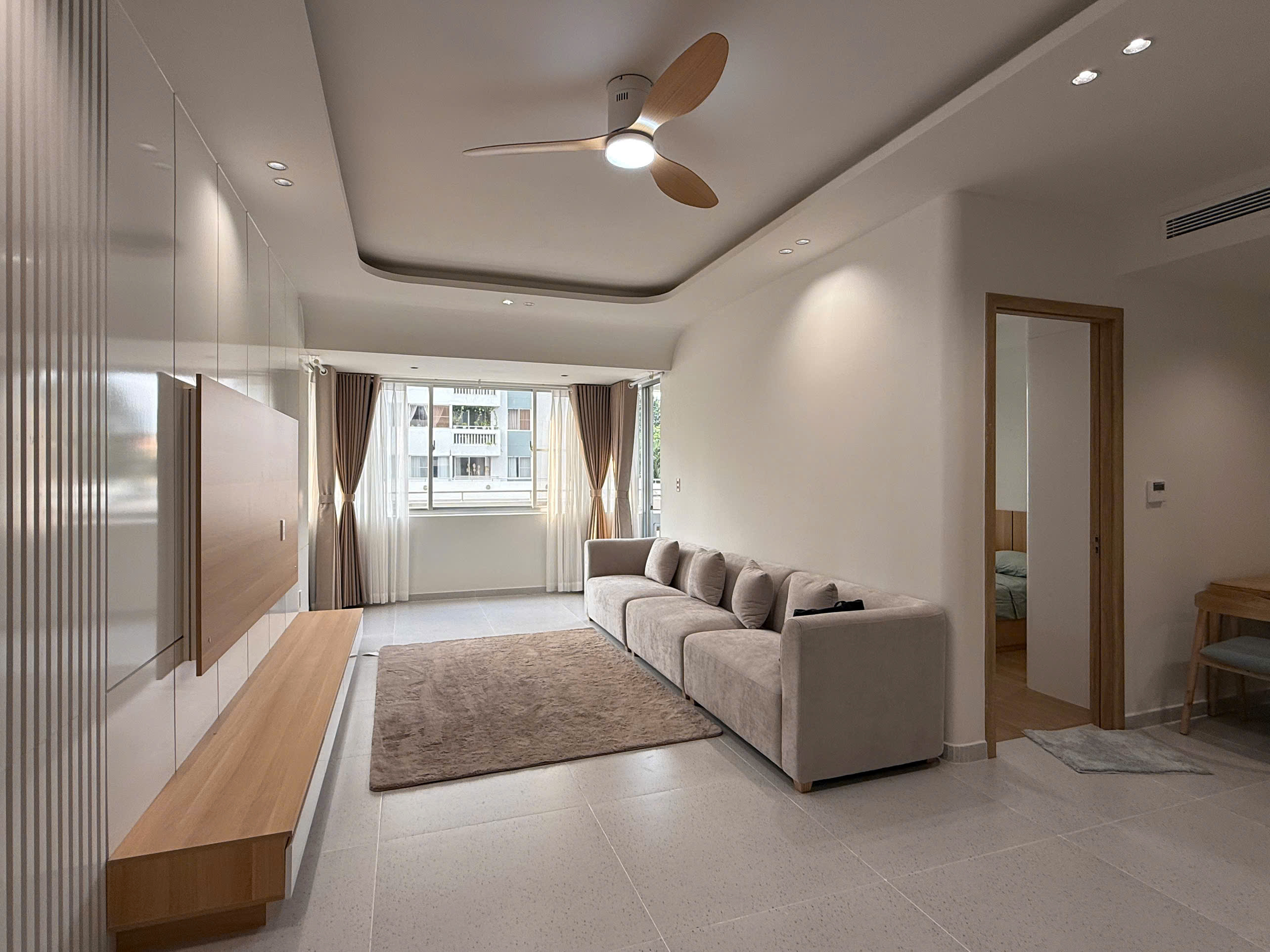 Bán căn hộ Mỹ Khánh 4 Phú Mỹ Hưng, Quận 7 căn góc thiết kế 3 phòng ngủ, có ô xe view hồ bơi, lầu thấ