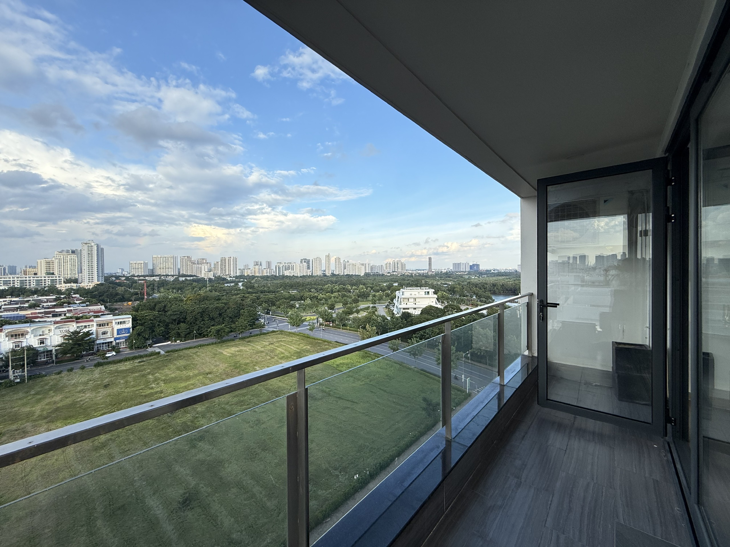 Cho thuê căn hộ The Panorama Phú Mỹ Hưng thiết kế 3 phòng ngủ view sông lầu 11 – 146m2 9