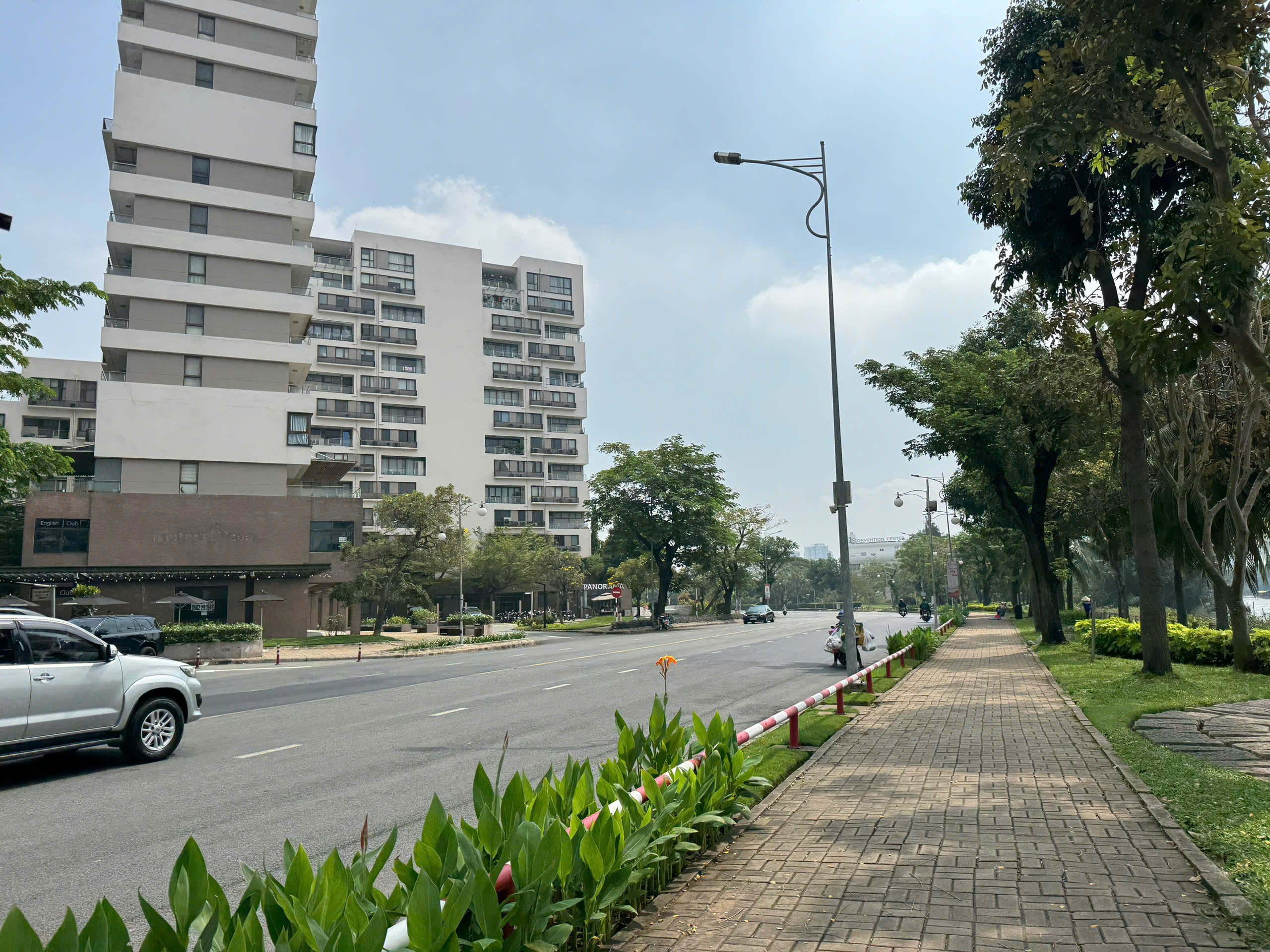 Bán căn hộ Panorama Phú Mỹ Hưng, Quận 7 có 3 phòng ngủ, nội thất cơ bản lầu cao, view sông 1