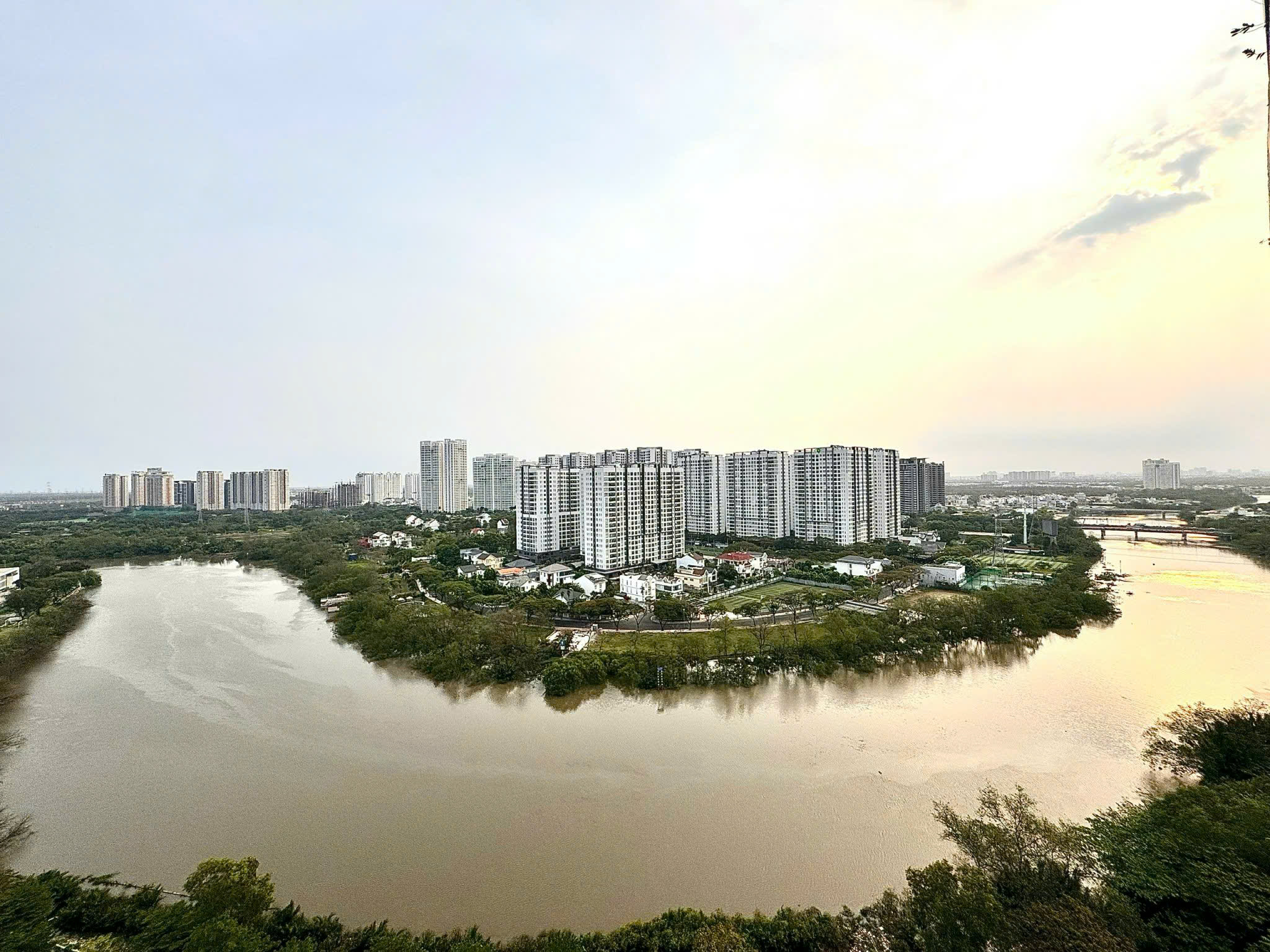 Riverpark Residence Phu My Hung apartment for sale, District 7 has 3 bedrooms on the high floor with a view of the river – 137m2 3