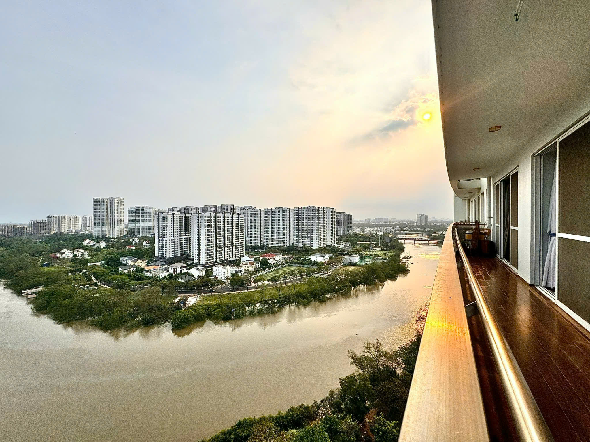 Riverpark Residence Phu My Hung apartment for sale, District 7 has 3 bedrooms on the high floor with a view of the river – 137m2 2