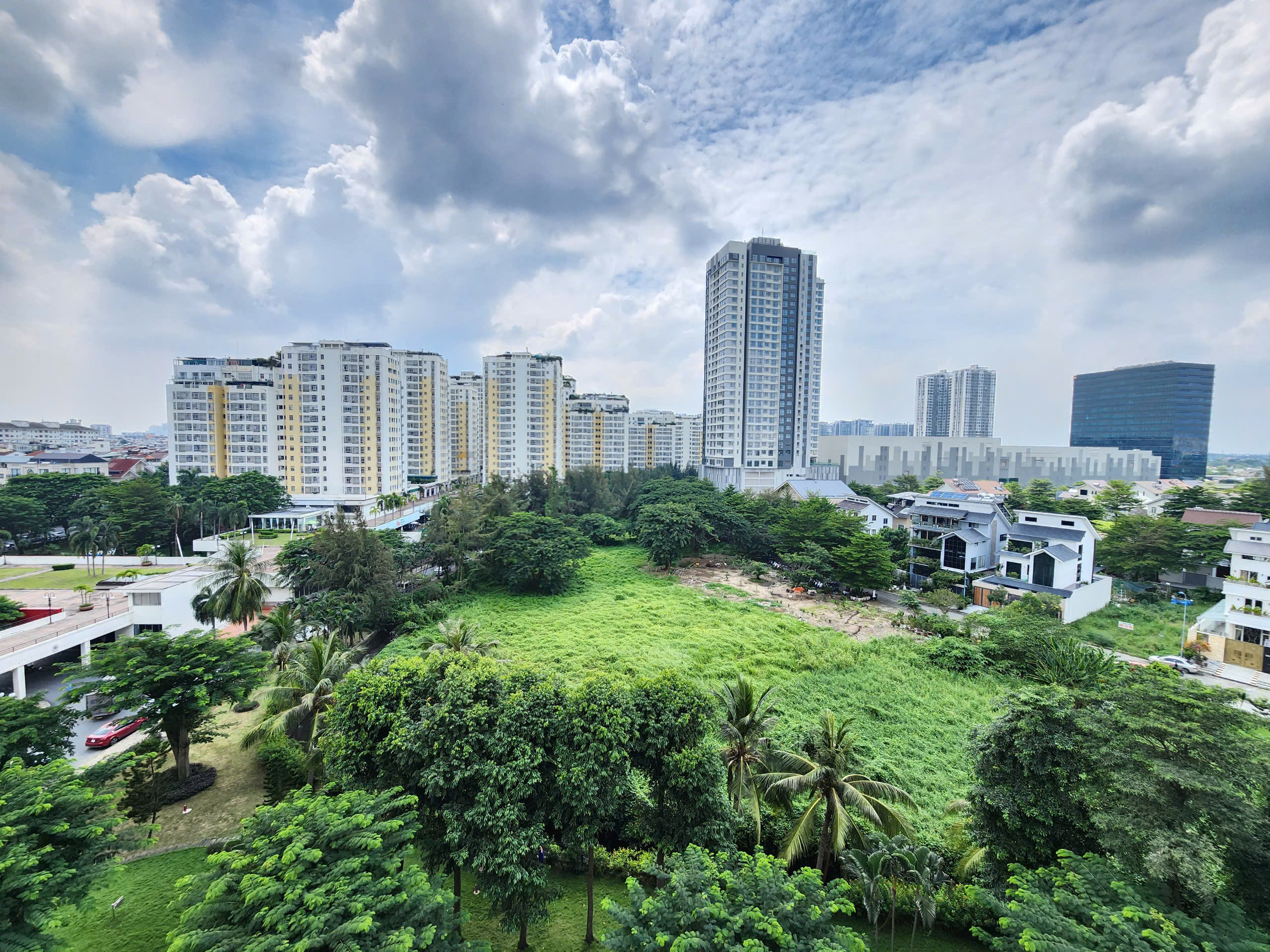 Sky Garden 3 Phu My Hung apartment for rent, District 7, newly designed 2 bedrooms with pool view – 56m2 3