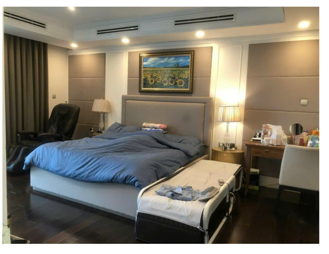 Vincom Center Le Thanh Ton apartment for sale, District 1 with 3 bedrooms, fully furnished 5