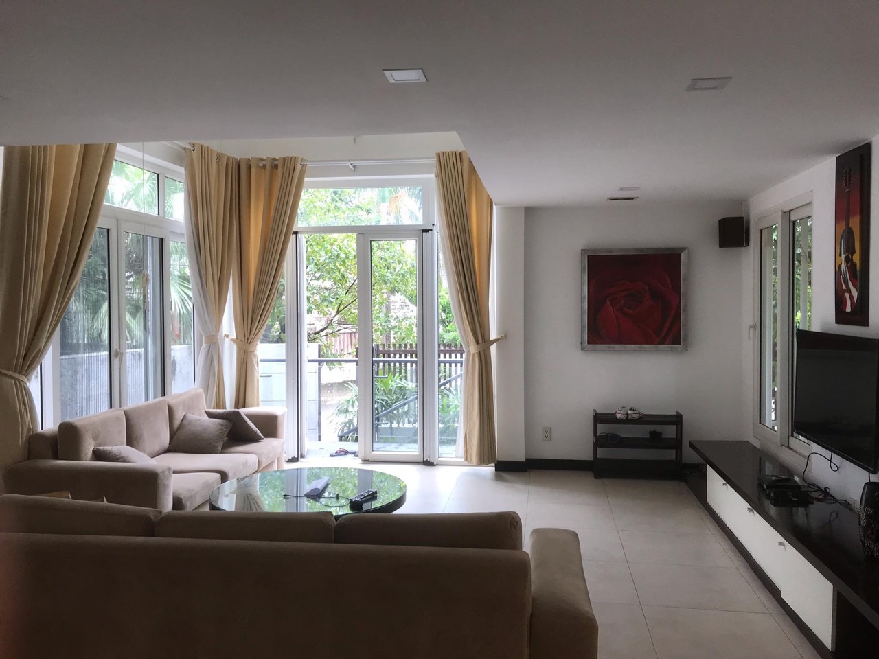 Villa for rent in district 7 with swimming pool 2